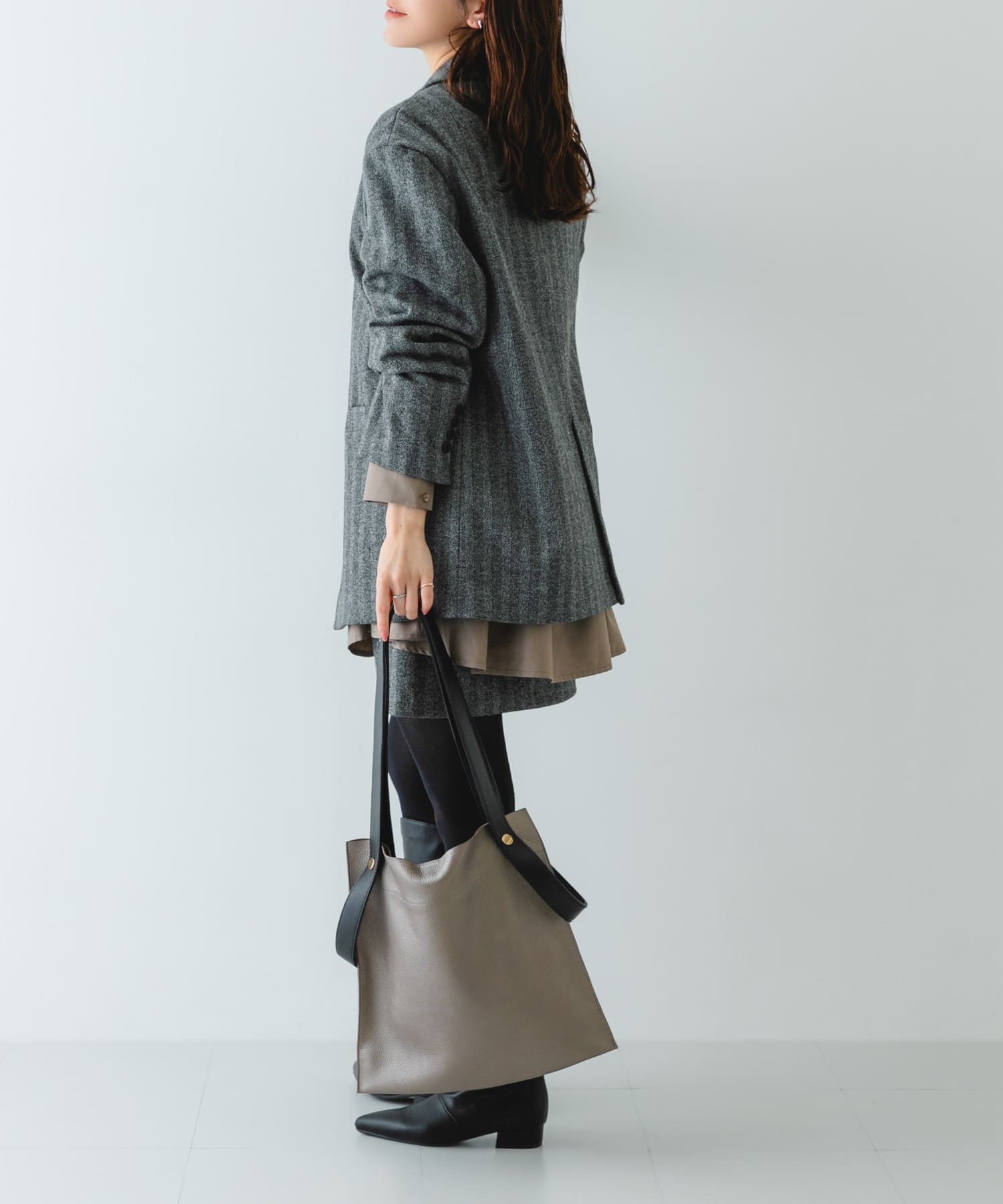 『一部別注カラー』BEAURE　カウレザー2デザインベルトバッグ GMxBLK one