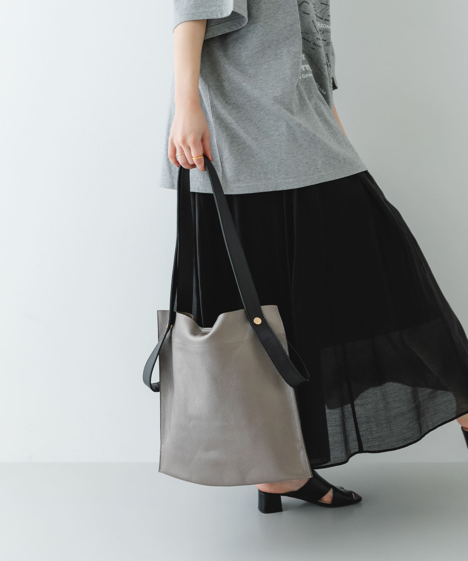 『一部別注カラー』BEAURE　カウレザー2デザインベルトバッグ GMxBLK one