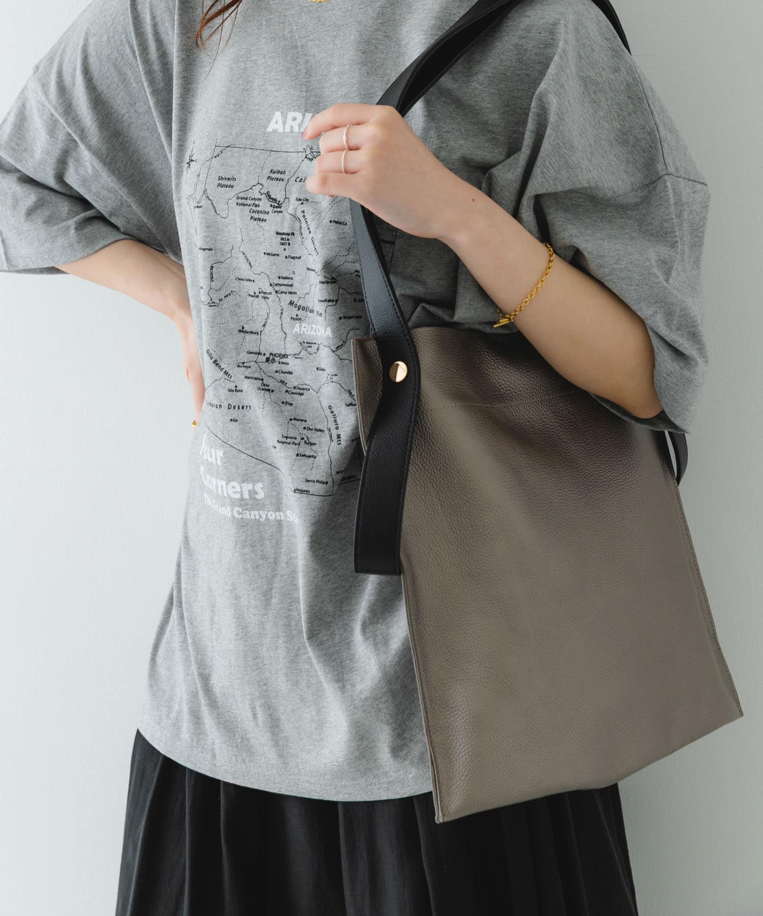 『一部別注カラー』BEAURE　カウレザー2デザインベルトバッグ GMxBLK one