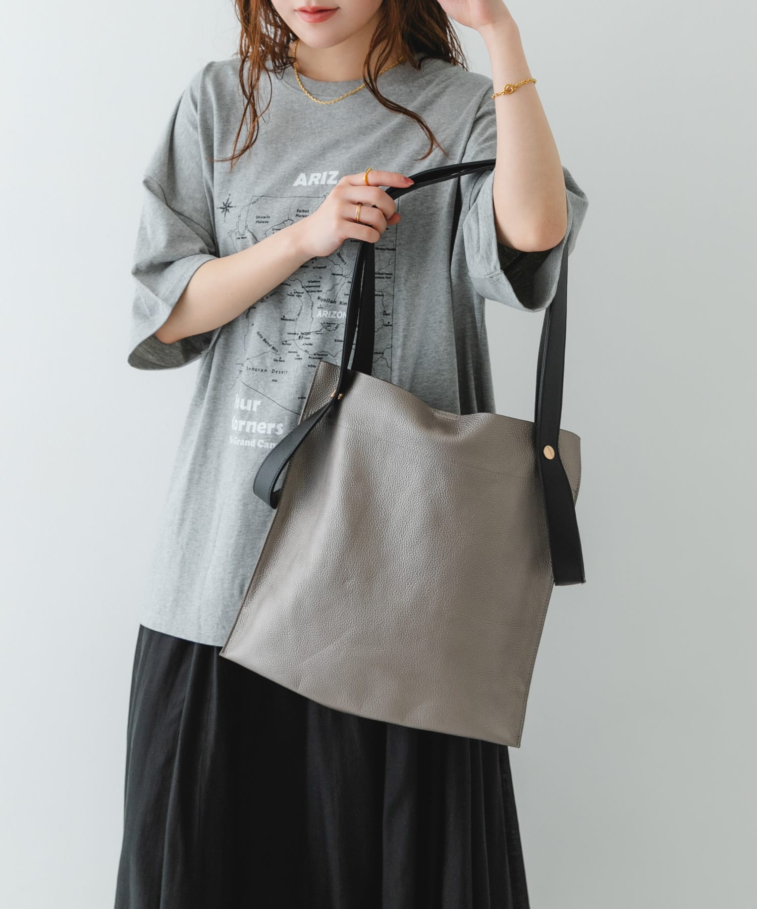 『一部別注カラー』BEAURE　カウレザー2デザインベルトバッグ GMxBLK one