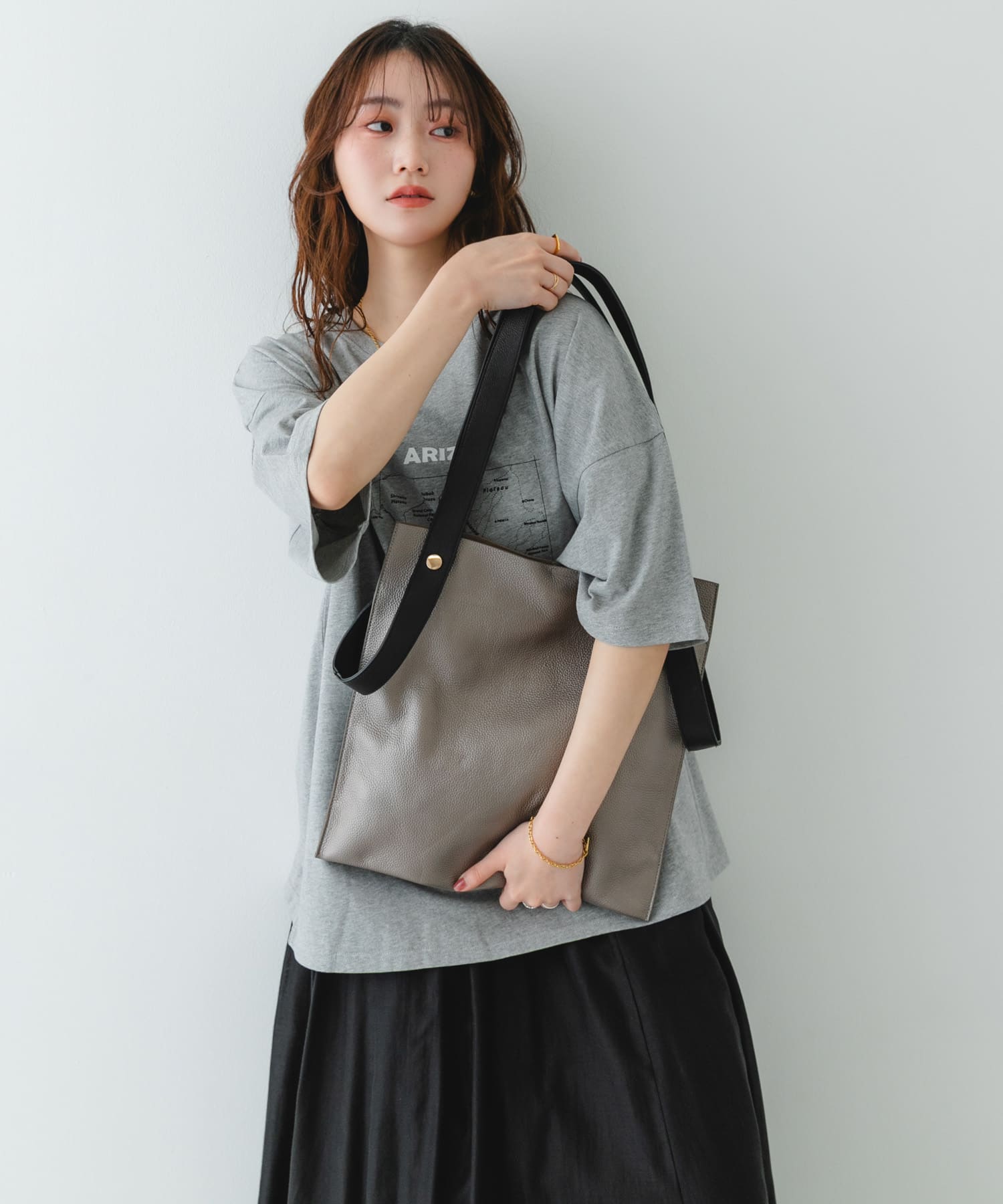 『一部別注カラー』BEAURE　カウレザー2デザインベルトバッグ GMxBLK one