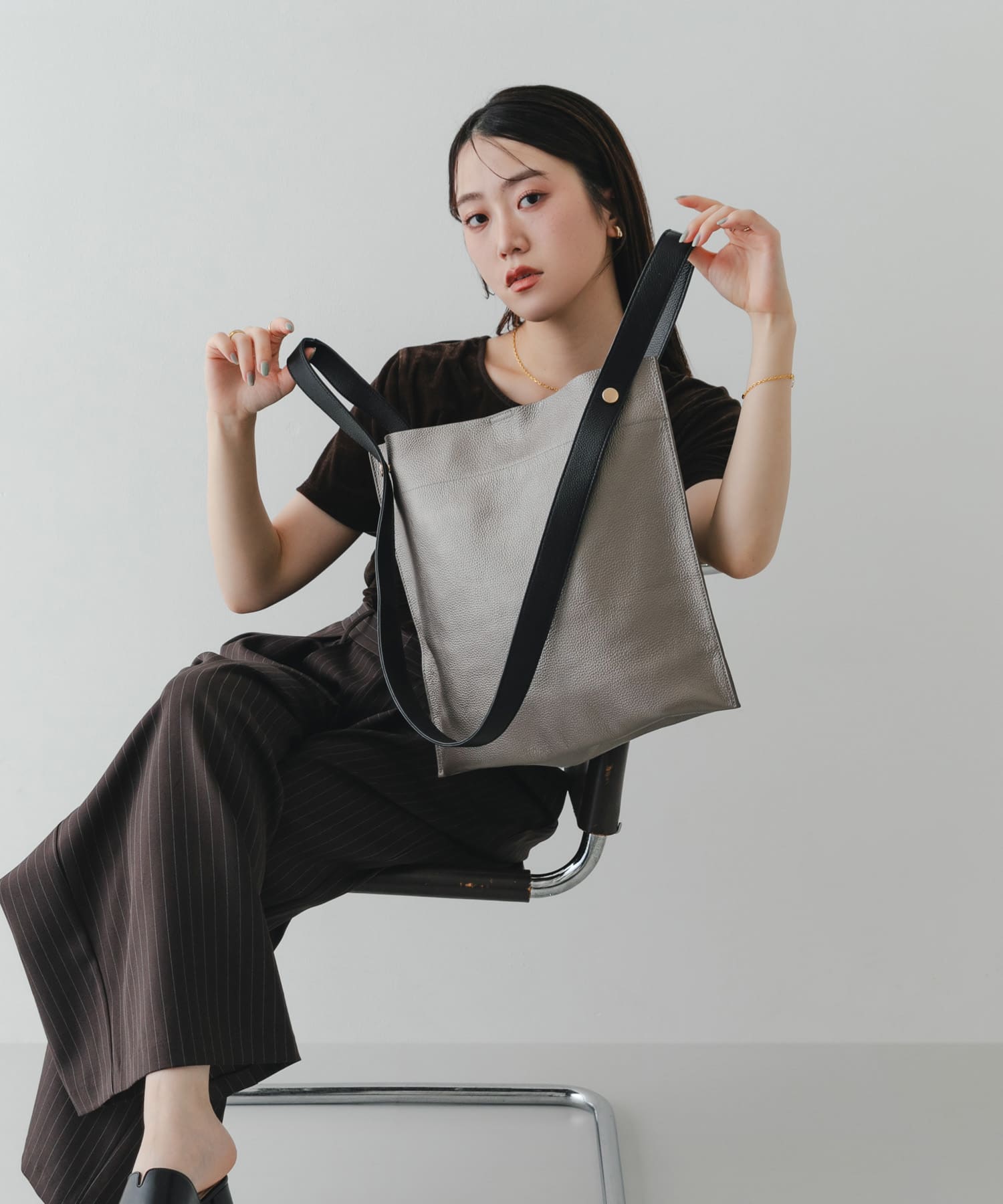『一部別注カラー』BEAURE　カウレザー2デザインベルトバッグ GMxBLK one