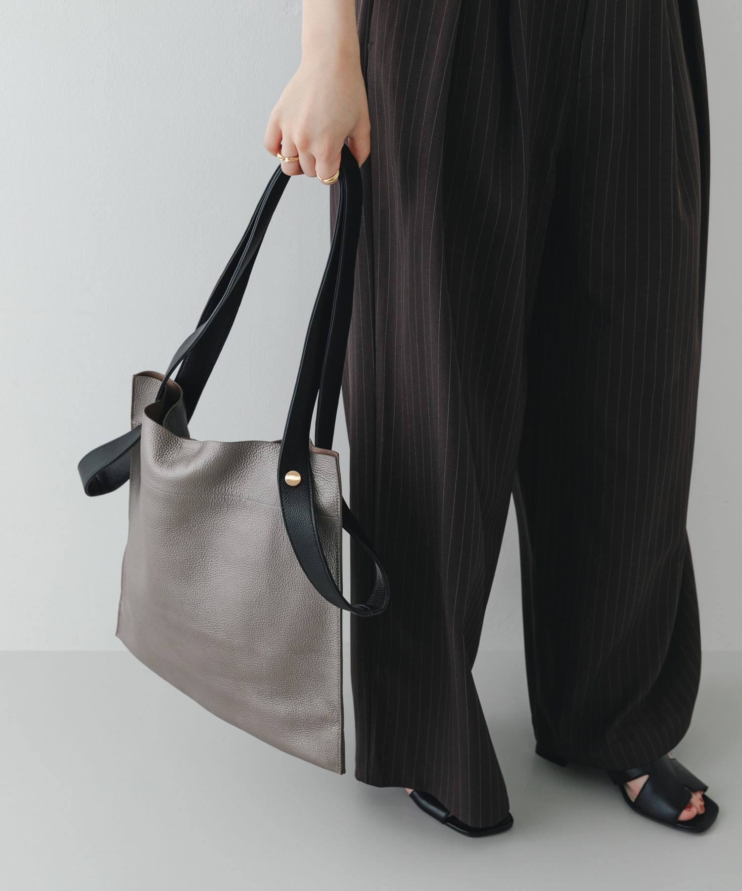 『一部別注カラー』BEAURE　カウレザー2デザインベルトバッグ GMxBLK one