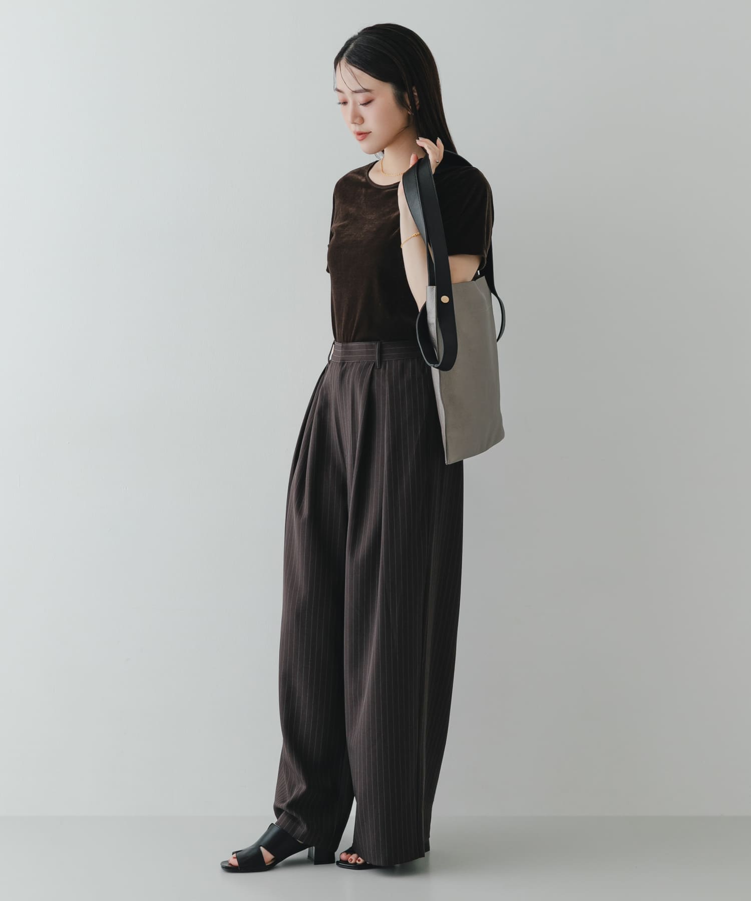 『一部別注カラー』BEAURE　カウレザー2デザインベルトバッグ GMxBLK one