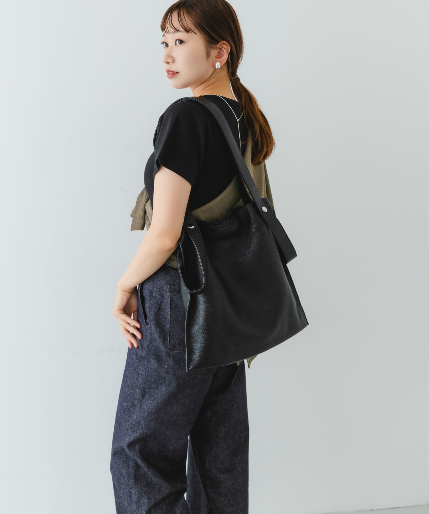 『一部別注カラー』BEAURE　カウレザー2デザインベルトバッグ BLACK one