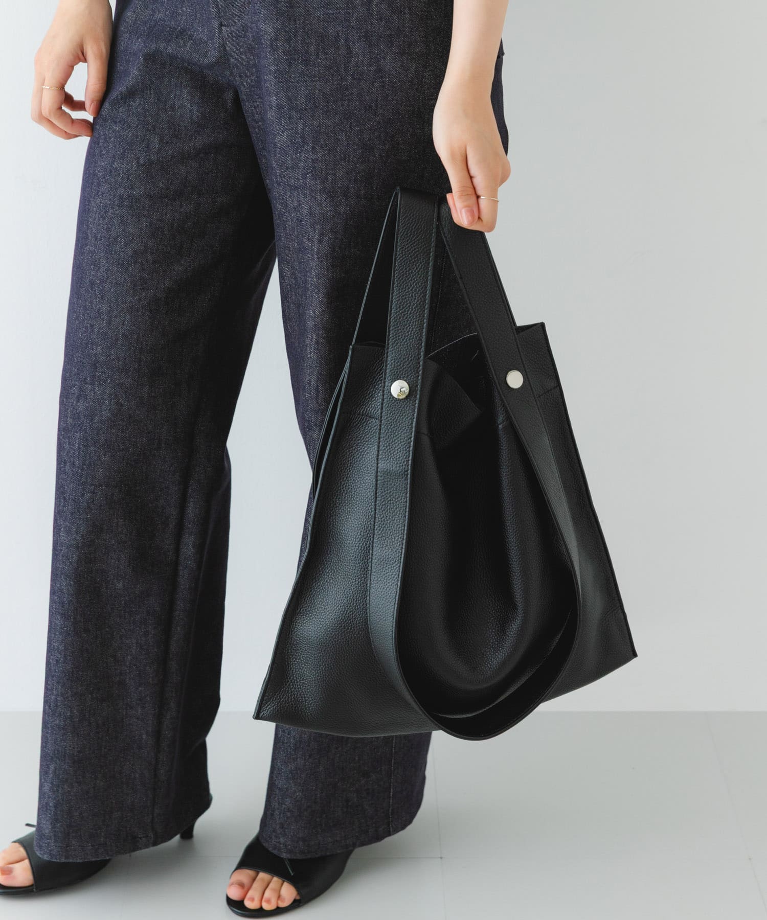 『一部別注カラー』BEAURE　カウレザー2デザインベルトバッグ BLACK one