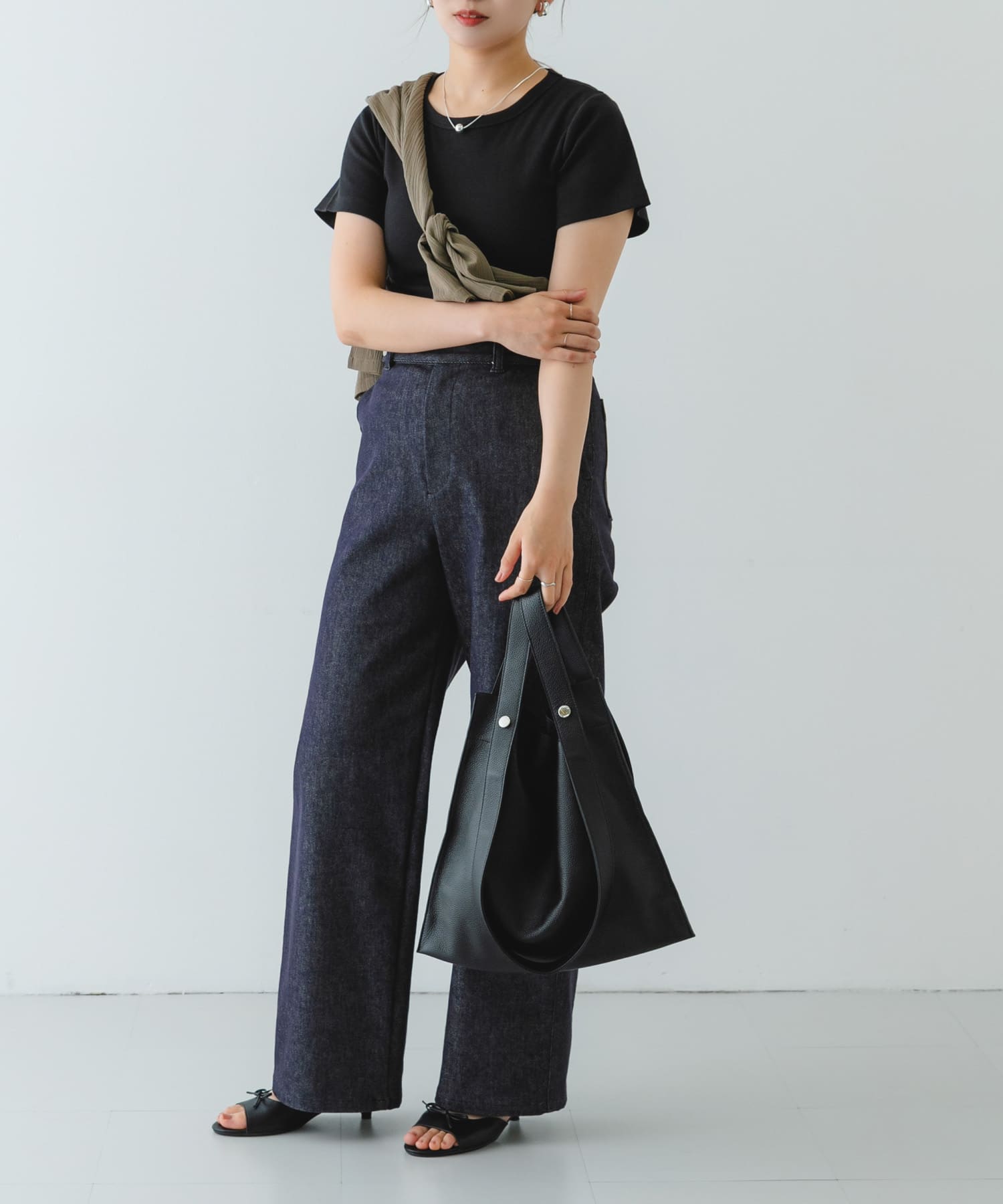 『一部別注カラー』BEAURE　カウレザー2デザインベルトバッグ BLACK one