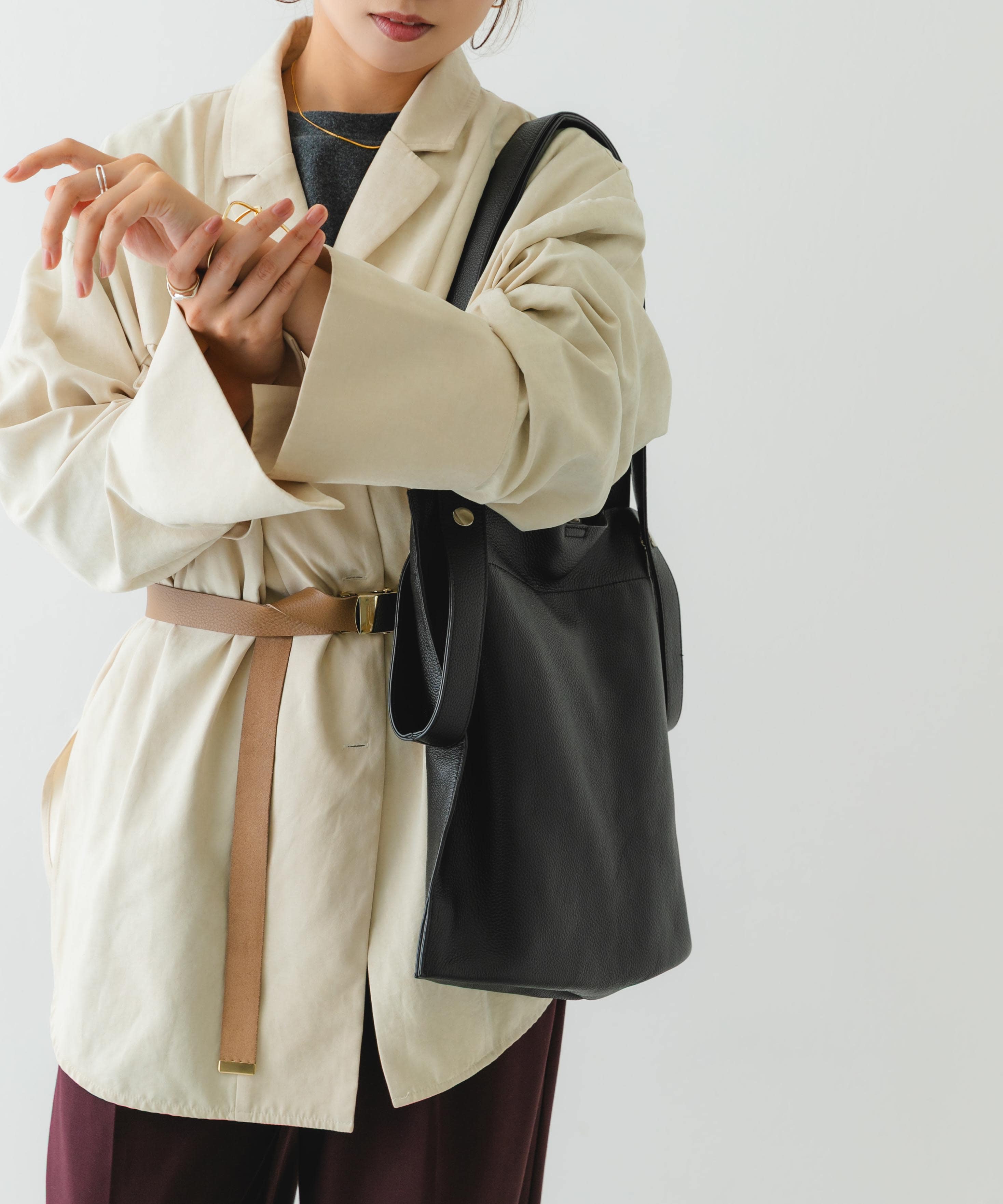 『一部別注カラー』BEAURE　カウレザー2デザインベルトバッグ BLACK one