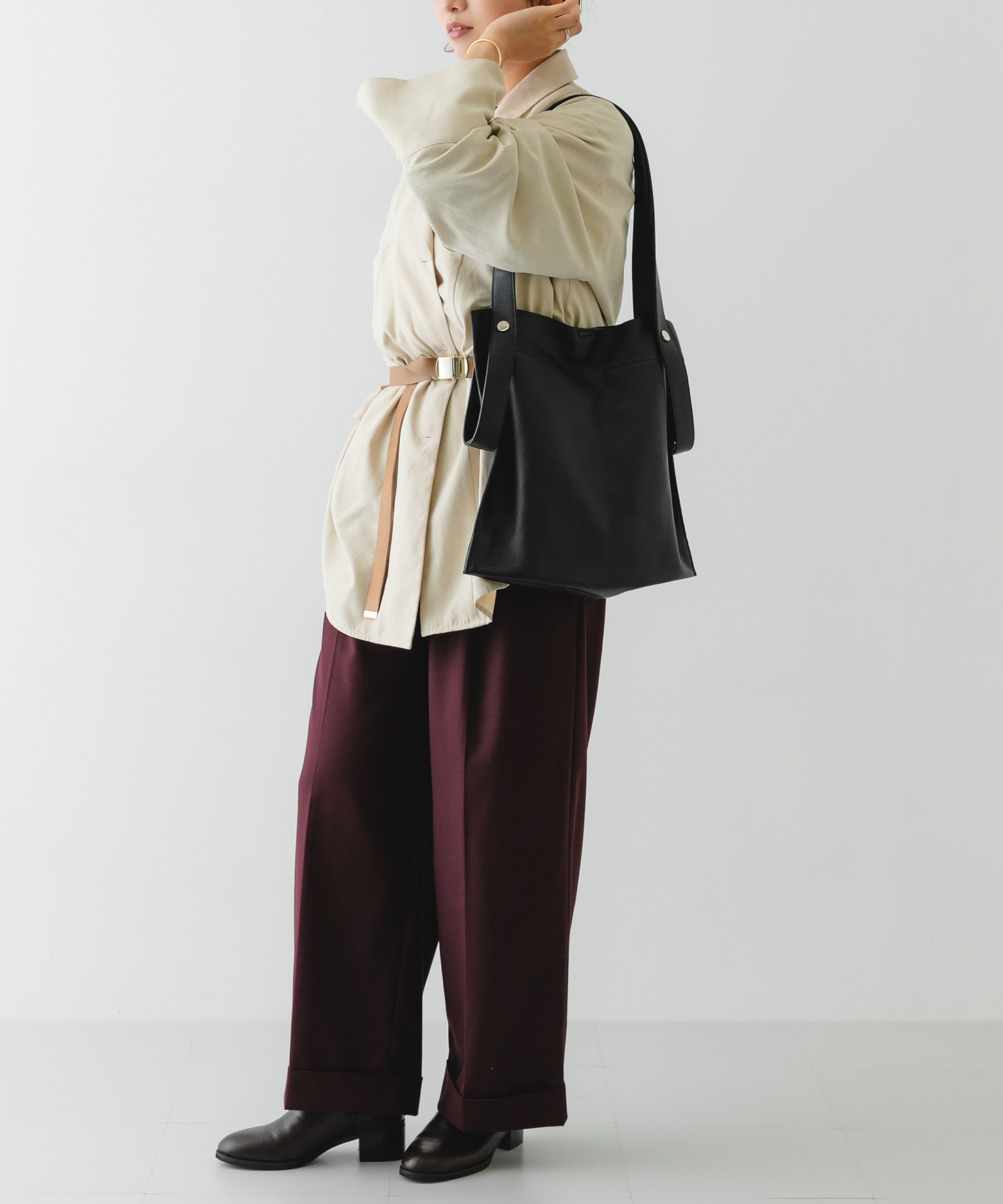 『一部別注カラー』BEAURE　カウレザー2デザインベルトバッグ BLACK one