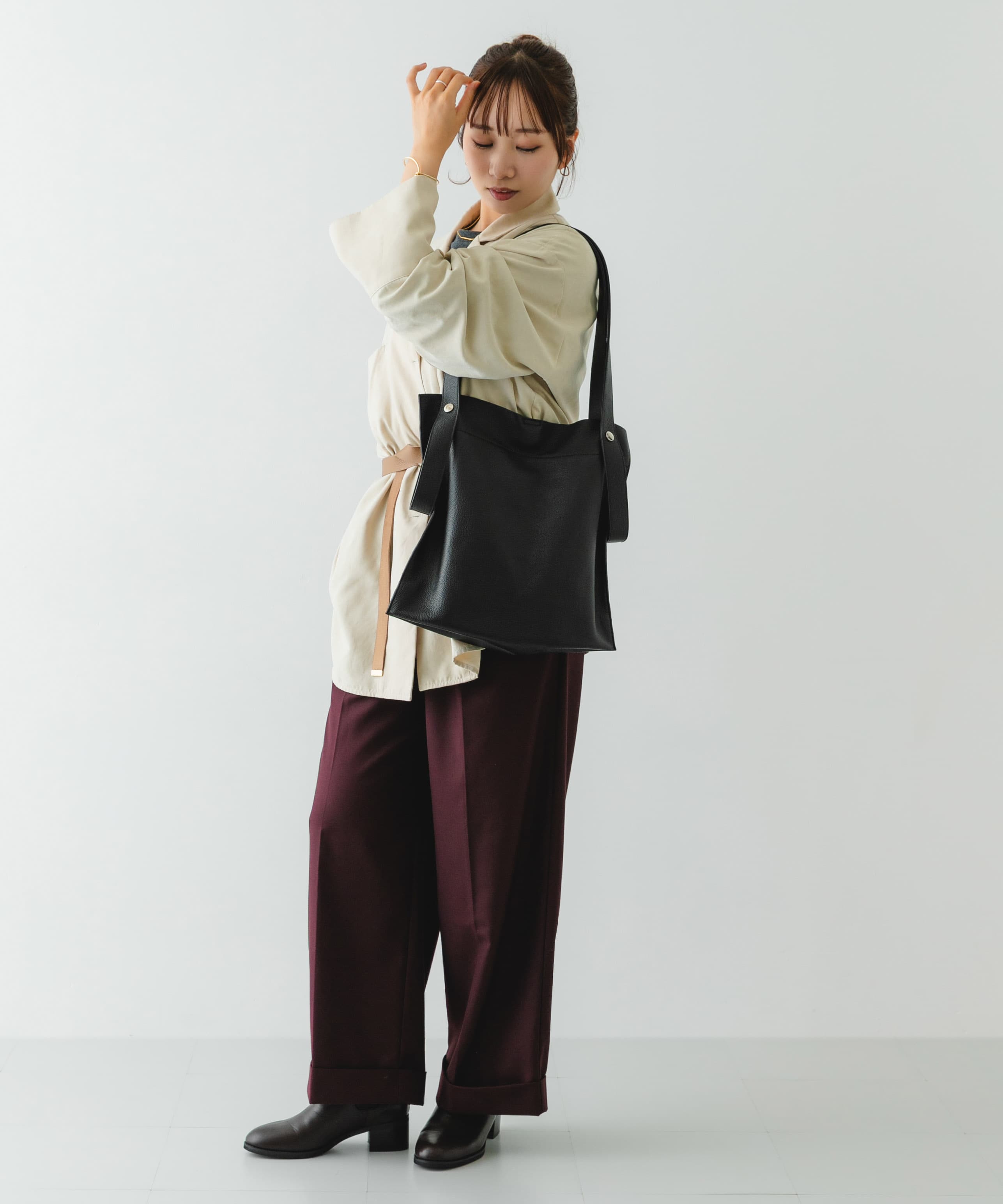 『一部別注カラー』BEAURE　カウレザー2デザインベルトバッグ BLACK one