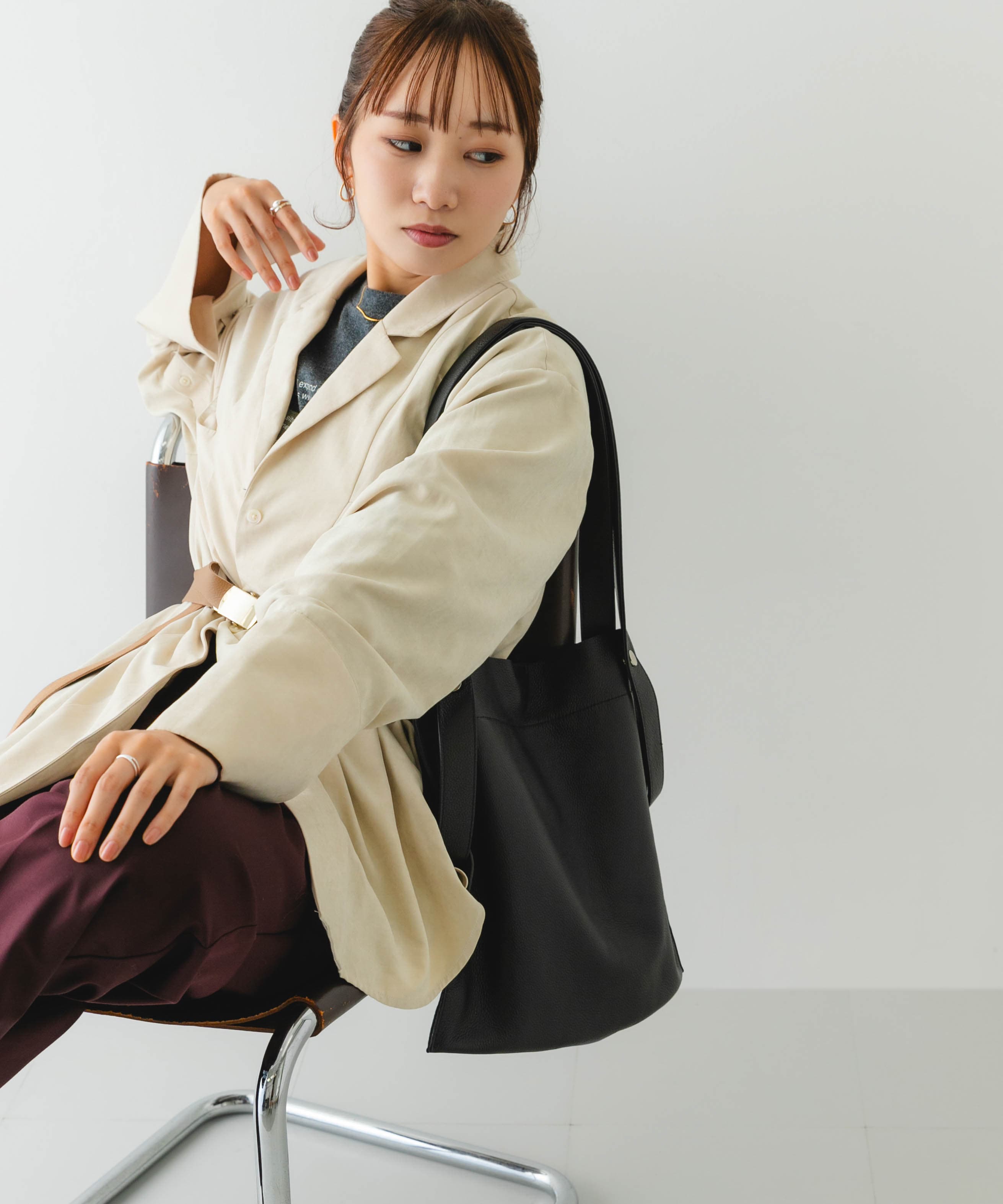 『一部別注カラー』BEAURE　カウレザー2デザインベルトバッグ BLACK one