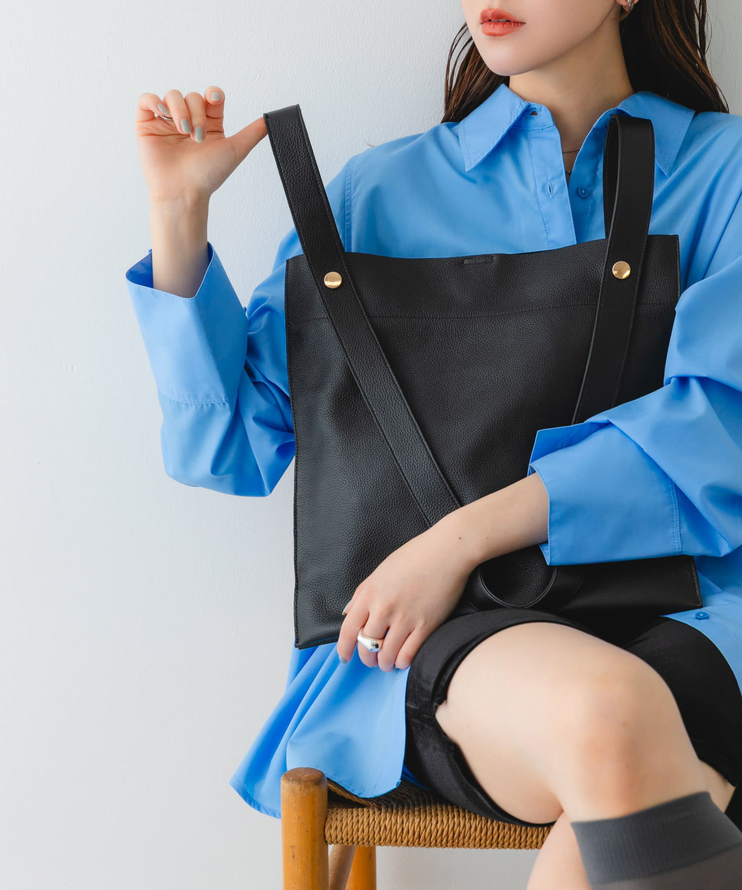 『一部別注カラー』BEAURE　カウレザー2デザインベルトバッグ BLKxBLK one