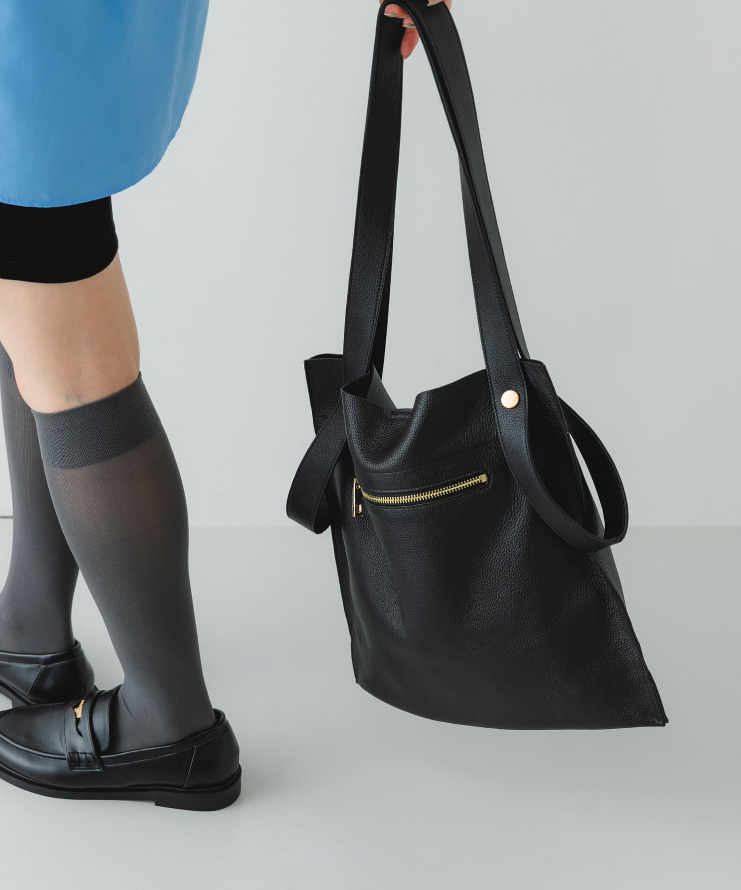 『一部別注カラー』BEAURE　カウレザー2デザインベルトバッグ BLKxBLK one