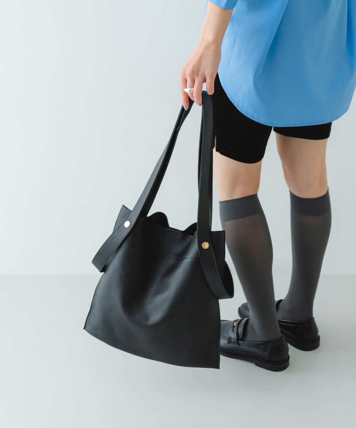 『一部別注カラー』BEAURE　カウレザー2デザインベルトバッグ BLKxBLK one