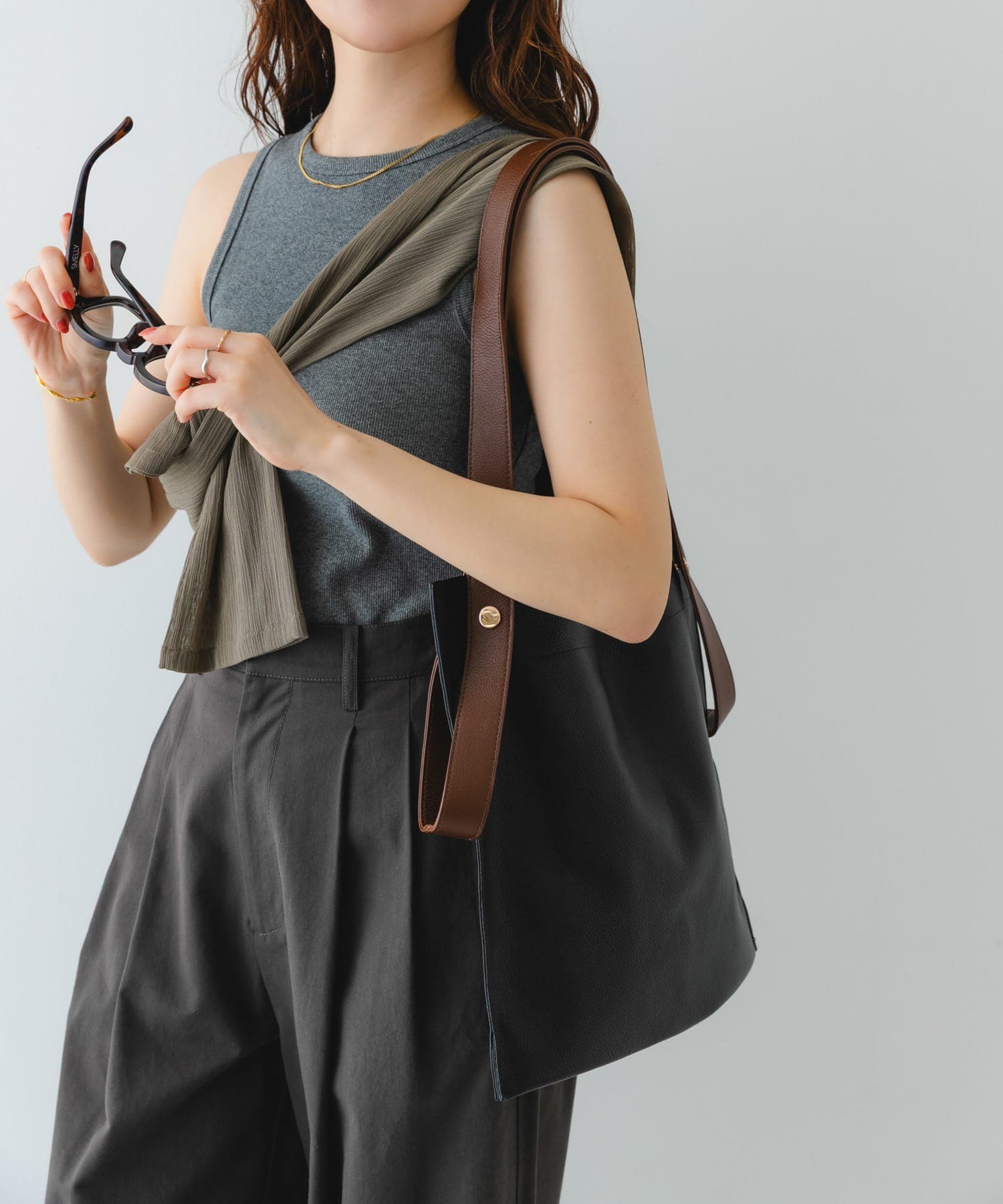 『一部別注カラー』BEAURE　カウレザー2デザインベルトバッグ BLKxCHOCO one