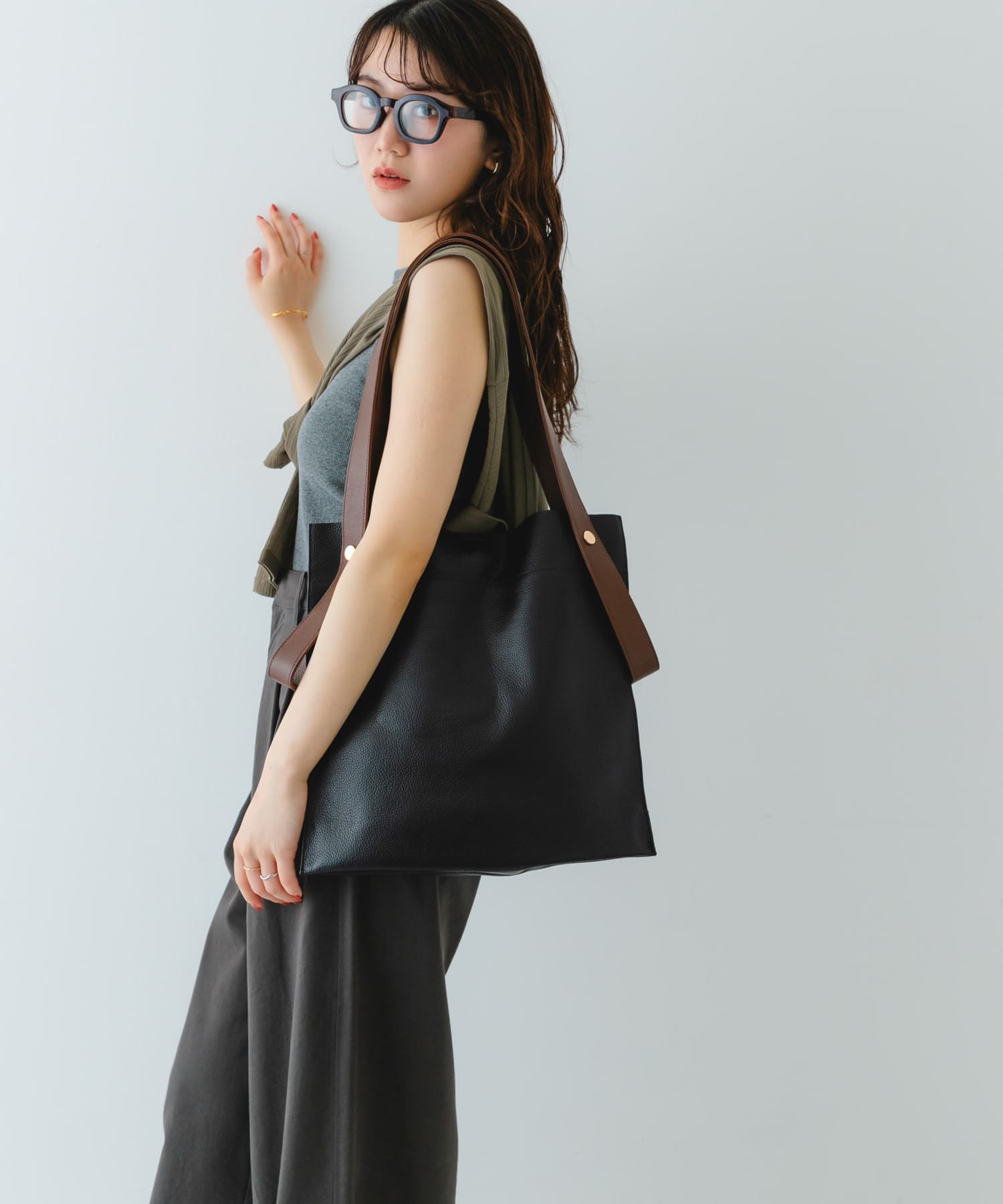 『一部別注カラー』BEAURE　カウレザー2デザインベルトバッグ BLKxCHOCO one