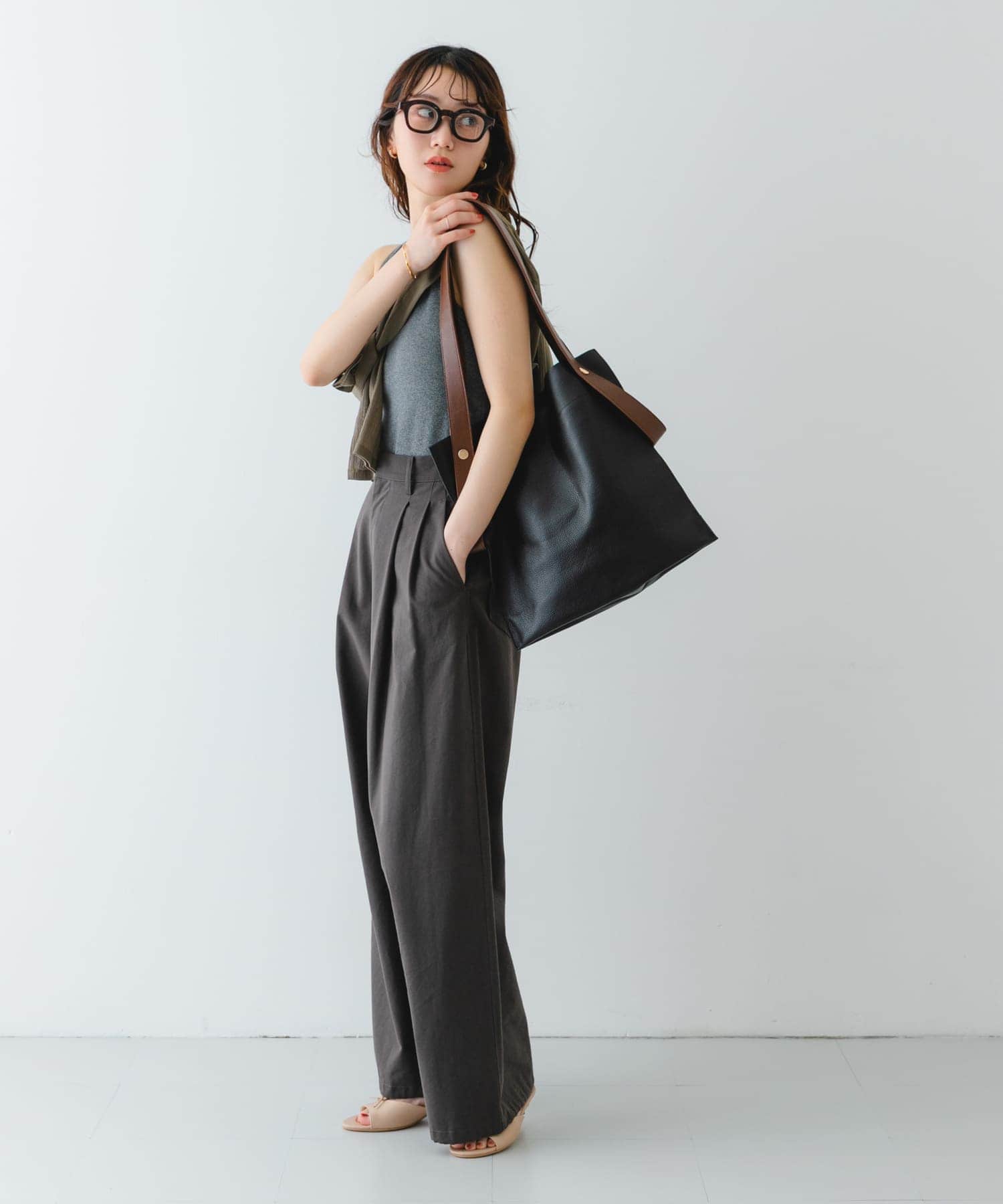 『一部別注カラー』BEAURE　カウレザー2デザインベルトバッグ BLKxCHOCO one