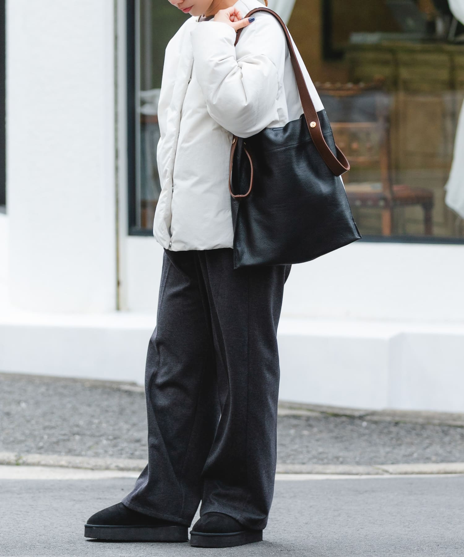 『一部別注カラー』BEAURE　カウレザー2デザインベルトバッグ BLKxCHOCO one