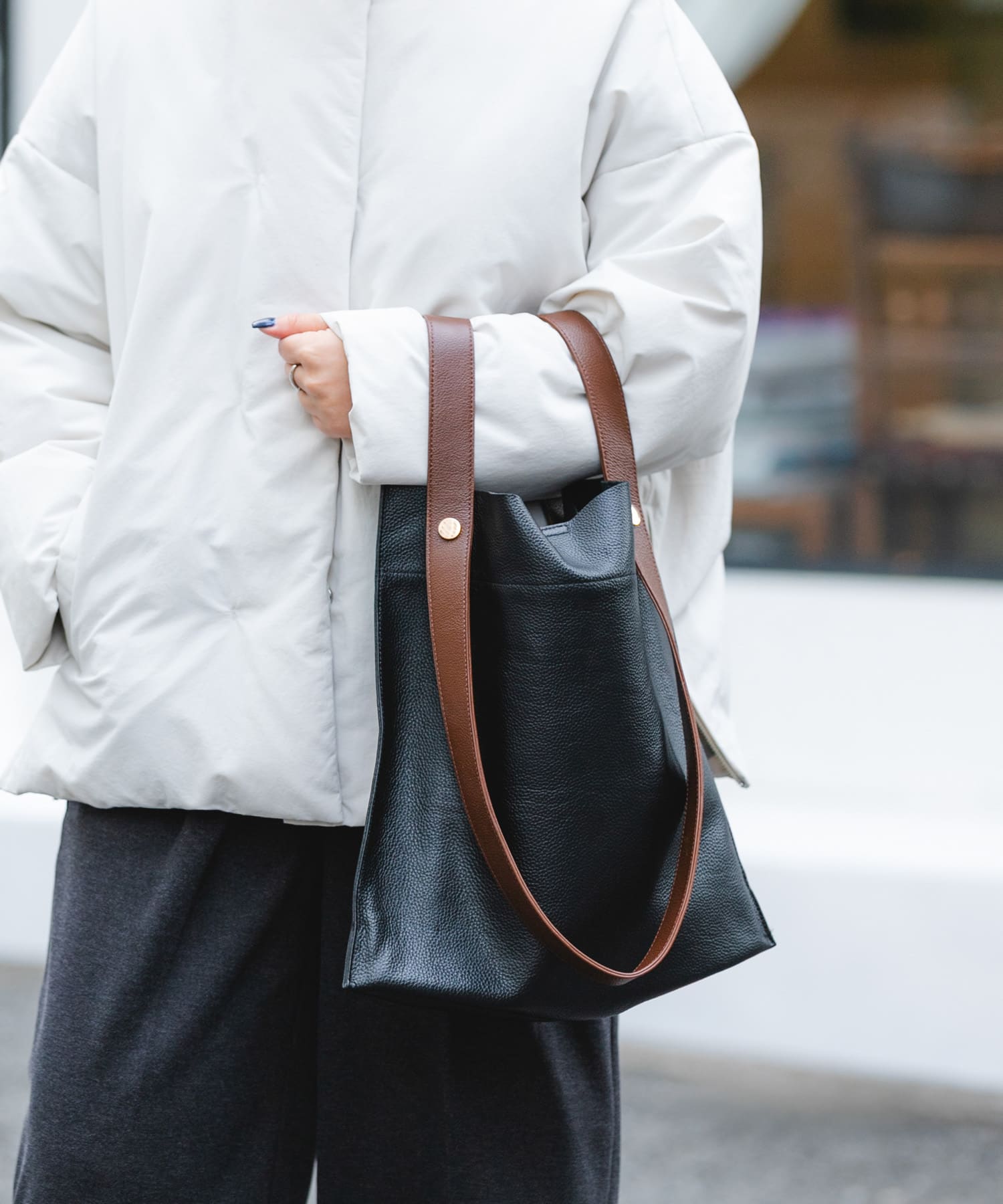 『一部別注カラー』BEAURE　カウレザー2デザインベルトバッグ BLKxCHOCO one