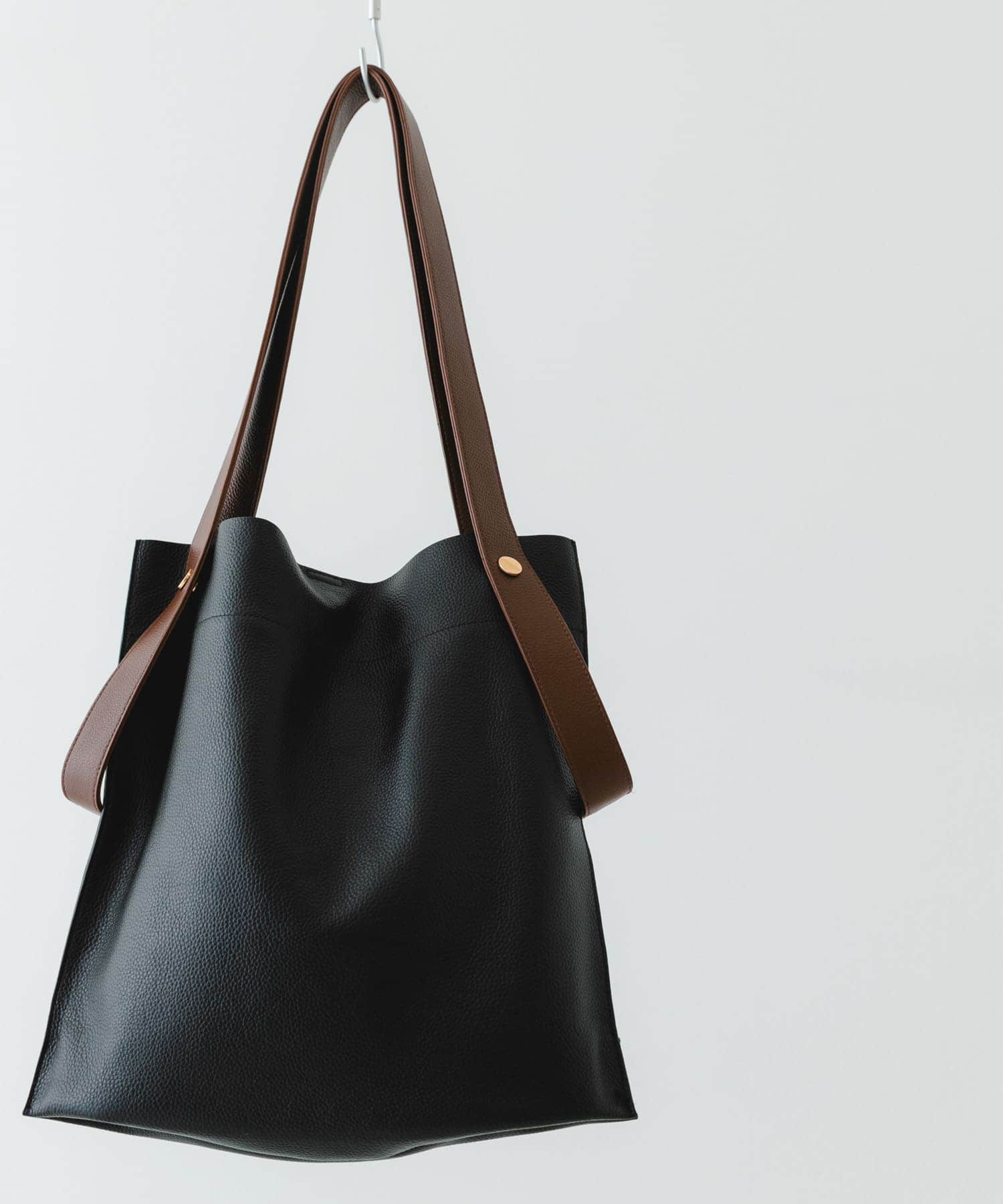 『一部別注カラー』BEAURE　カウレザー2デザインベルトバッグ BLKxCHOCO one