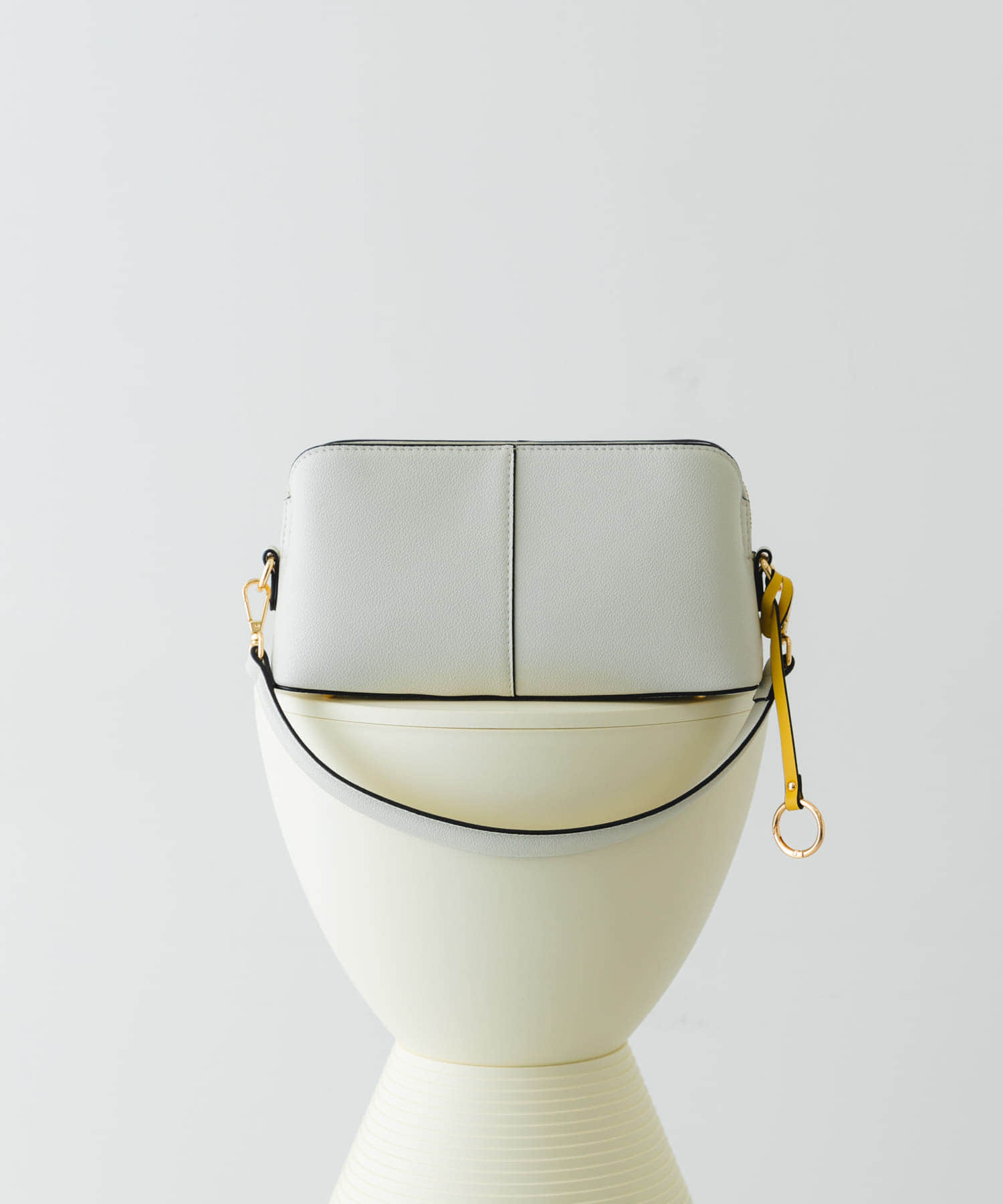 センターステッチショルダーバッグ