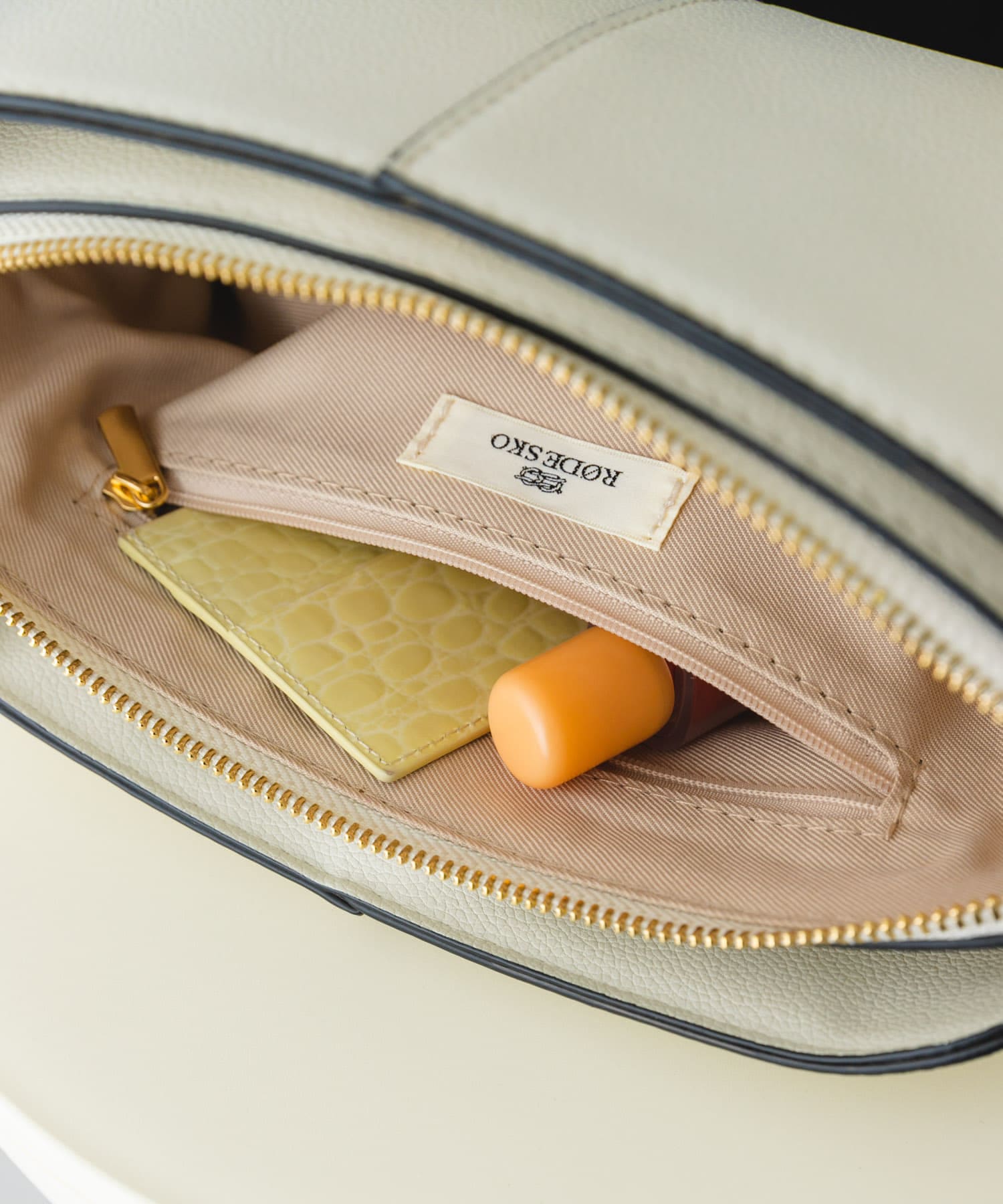 センターステッチショルダーバッグ MILK one