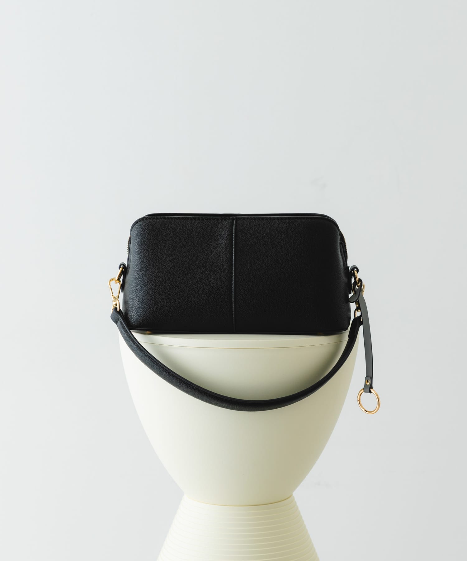 センターステッチショルダーバッグ BLACK one