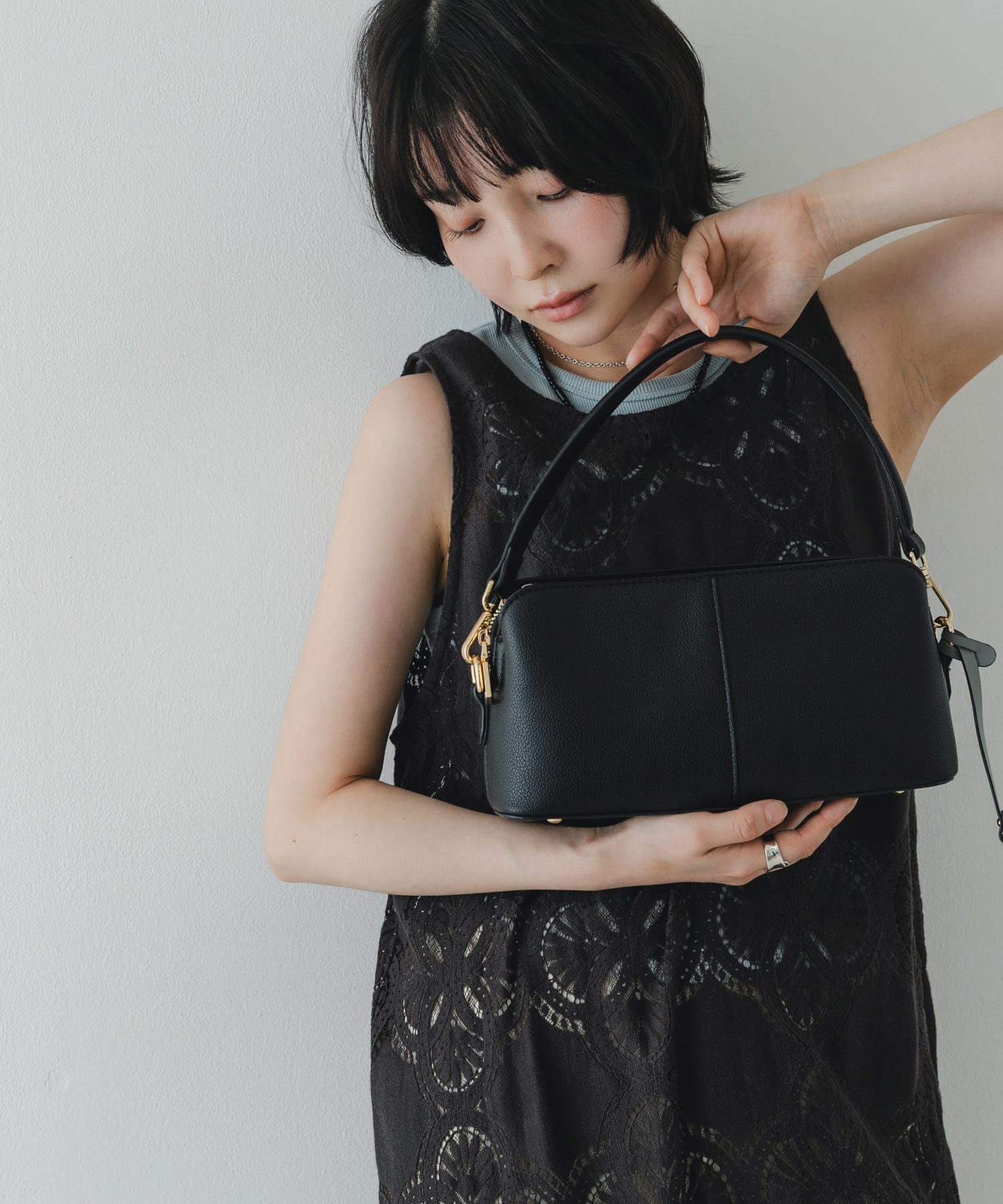 センターステッチショルダーバッグ(one BLACK): バッグ｜URBAN