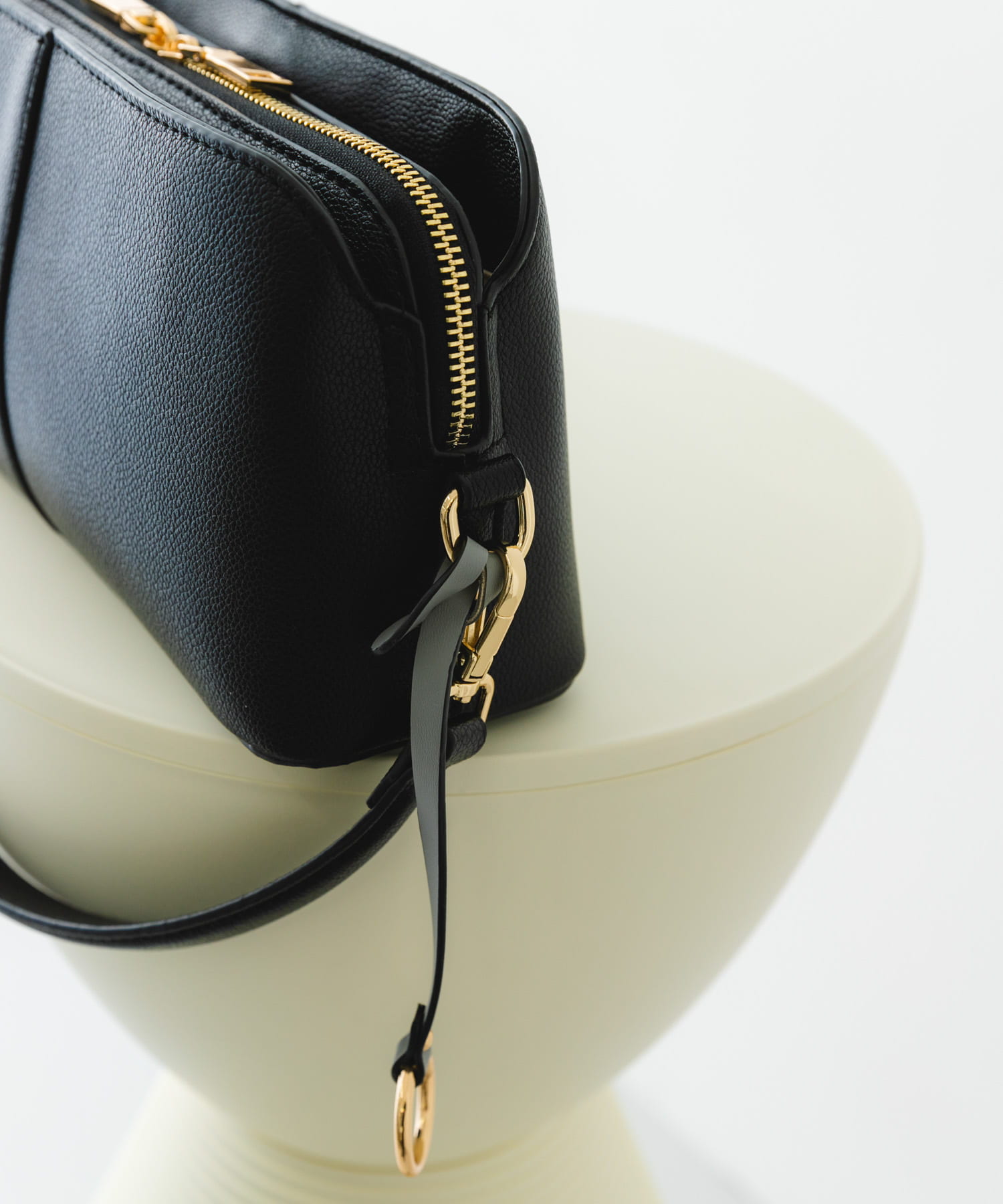 センターステッチショルダーバッグ BLACK one