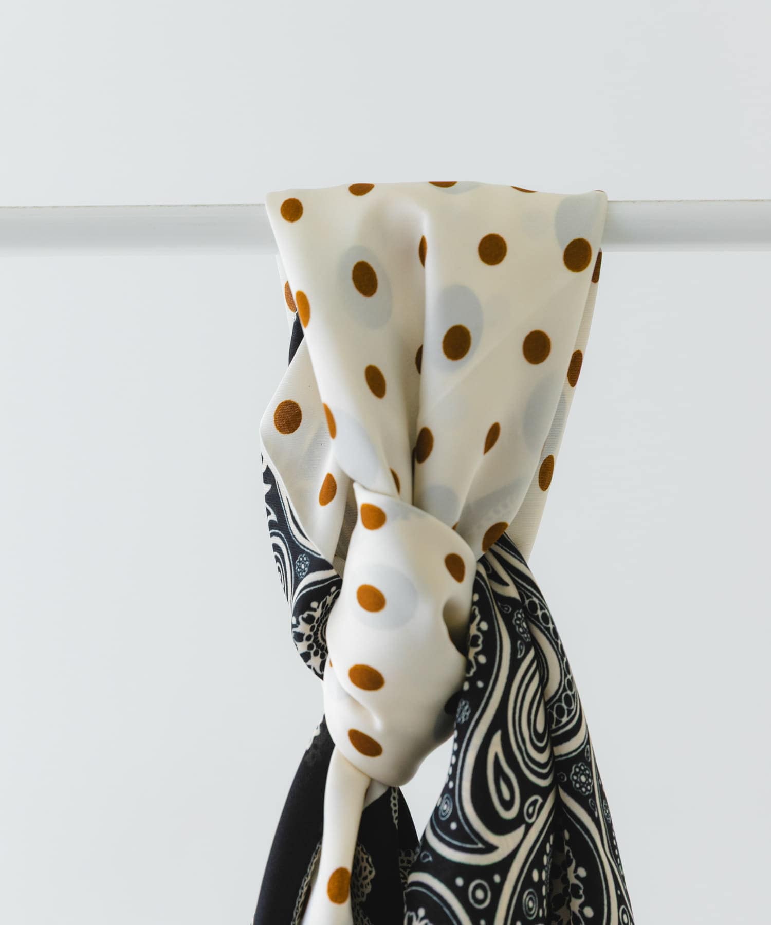 ドットペイズリースカーフ NAVY one
