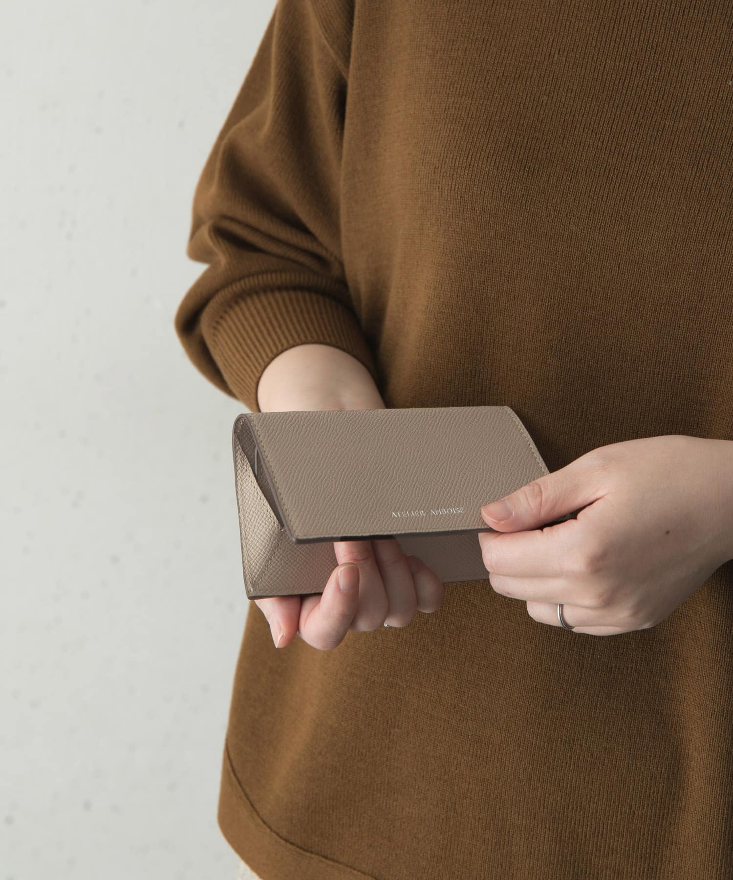 ATELIER AMBOISE　ミニウォレット TAUPE -