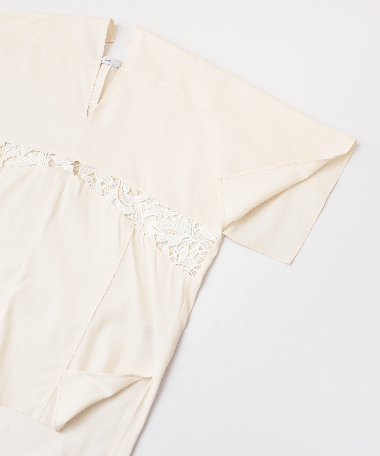 FEMMENET　SHIRTS OFF WHITE 1
