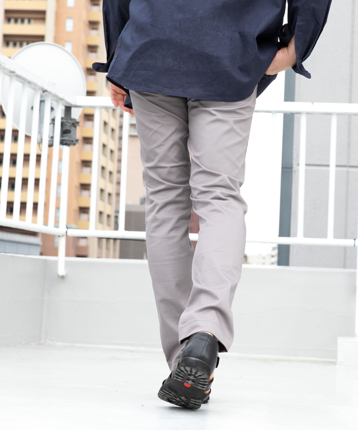 GRAY