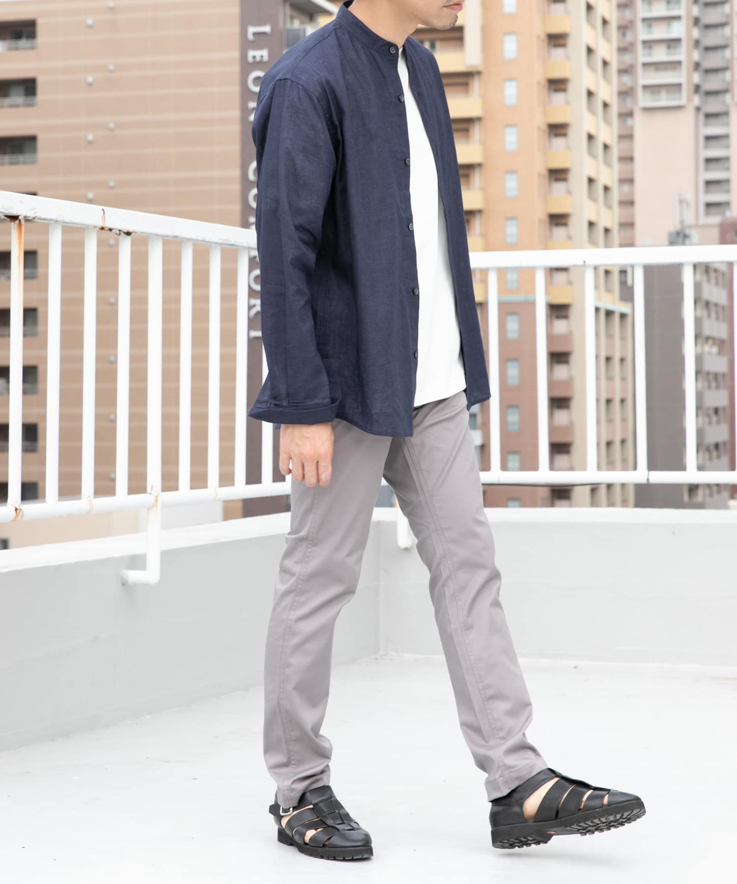 GRAY