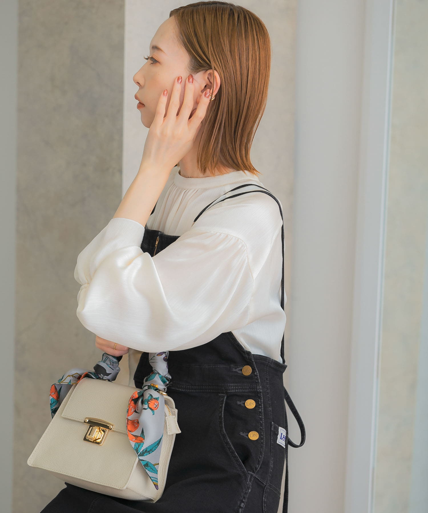OFF WHITE