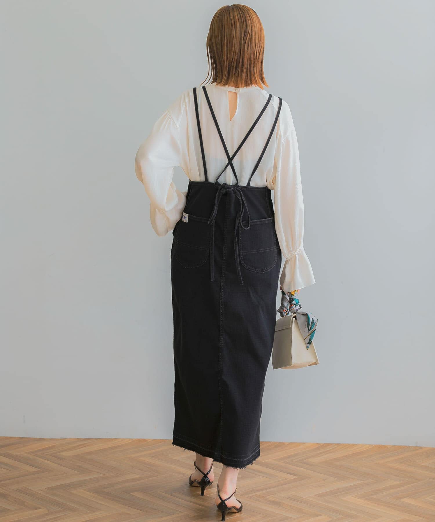 OFF WHITE