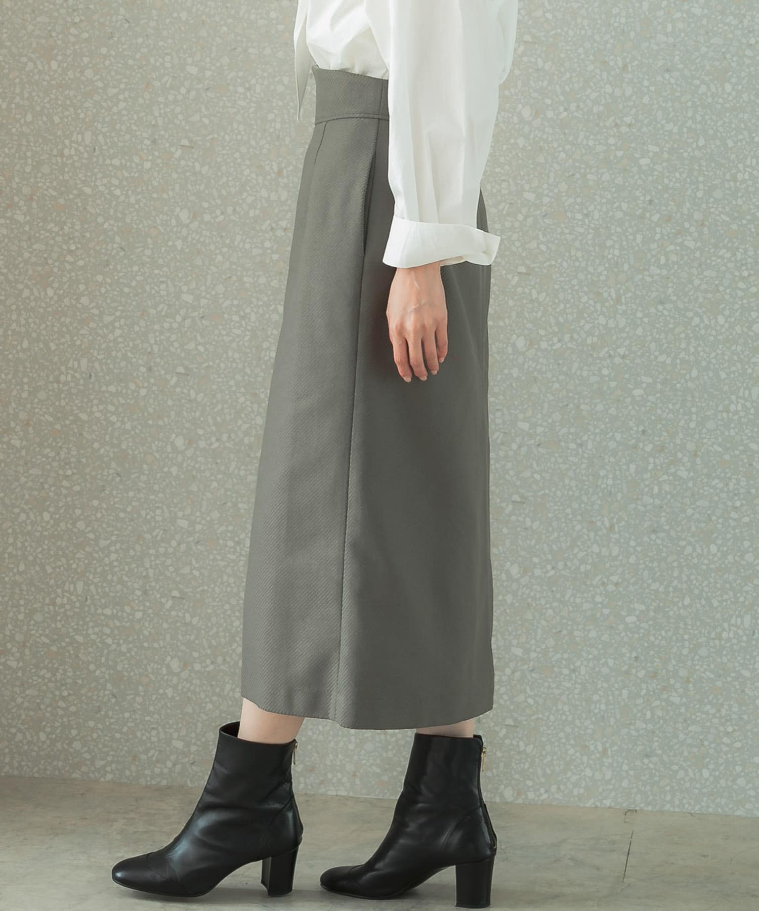 GRAY