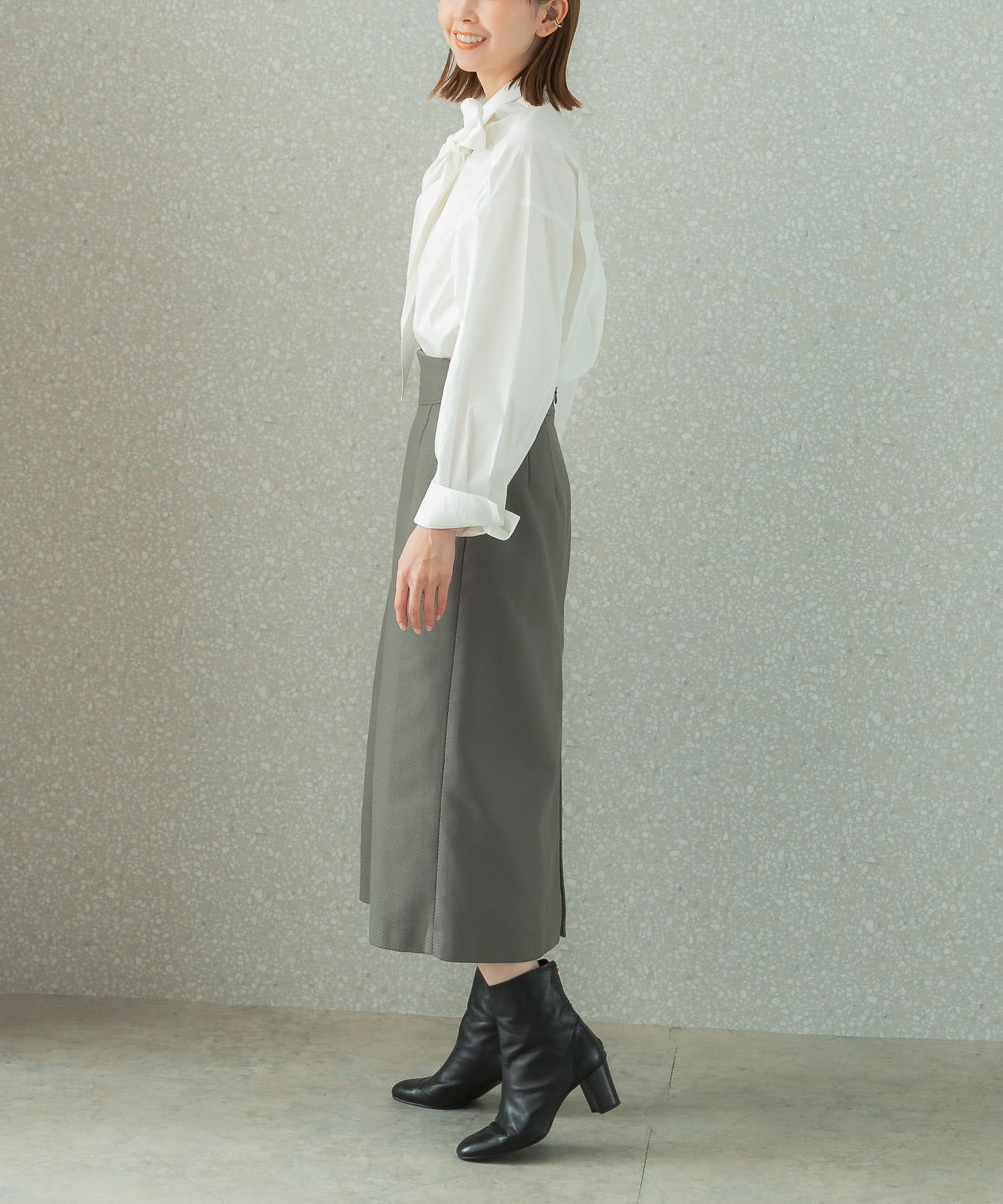 GRAY