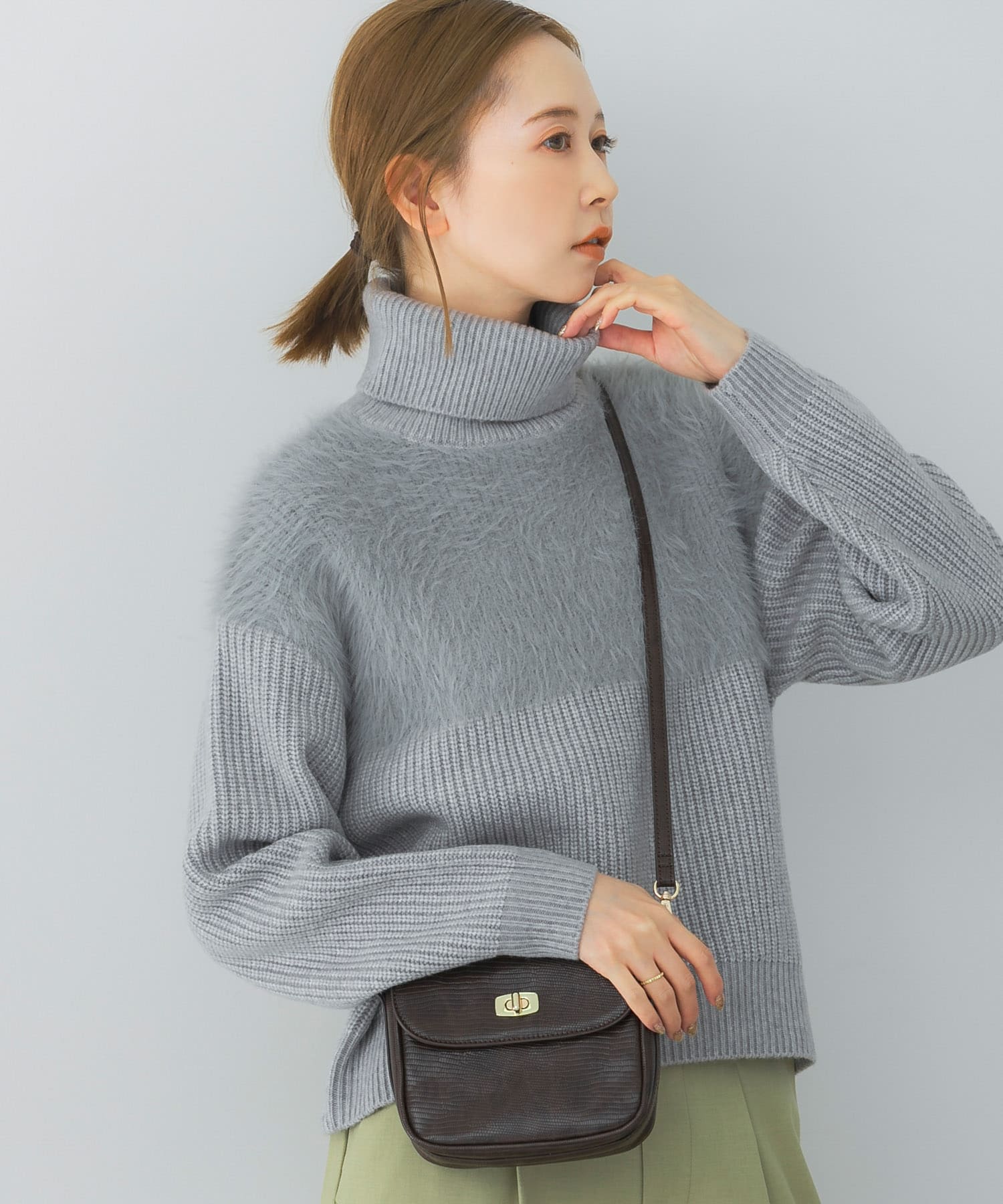 GRAY
