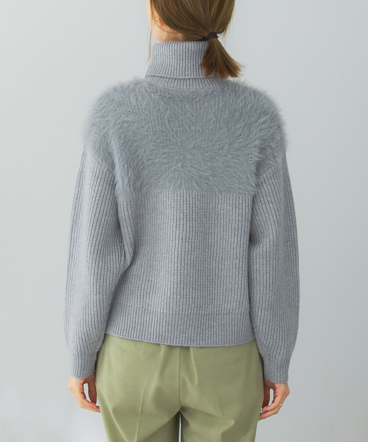 GRAY