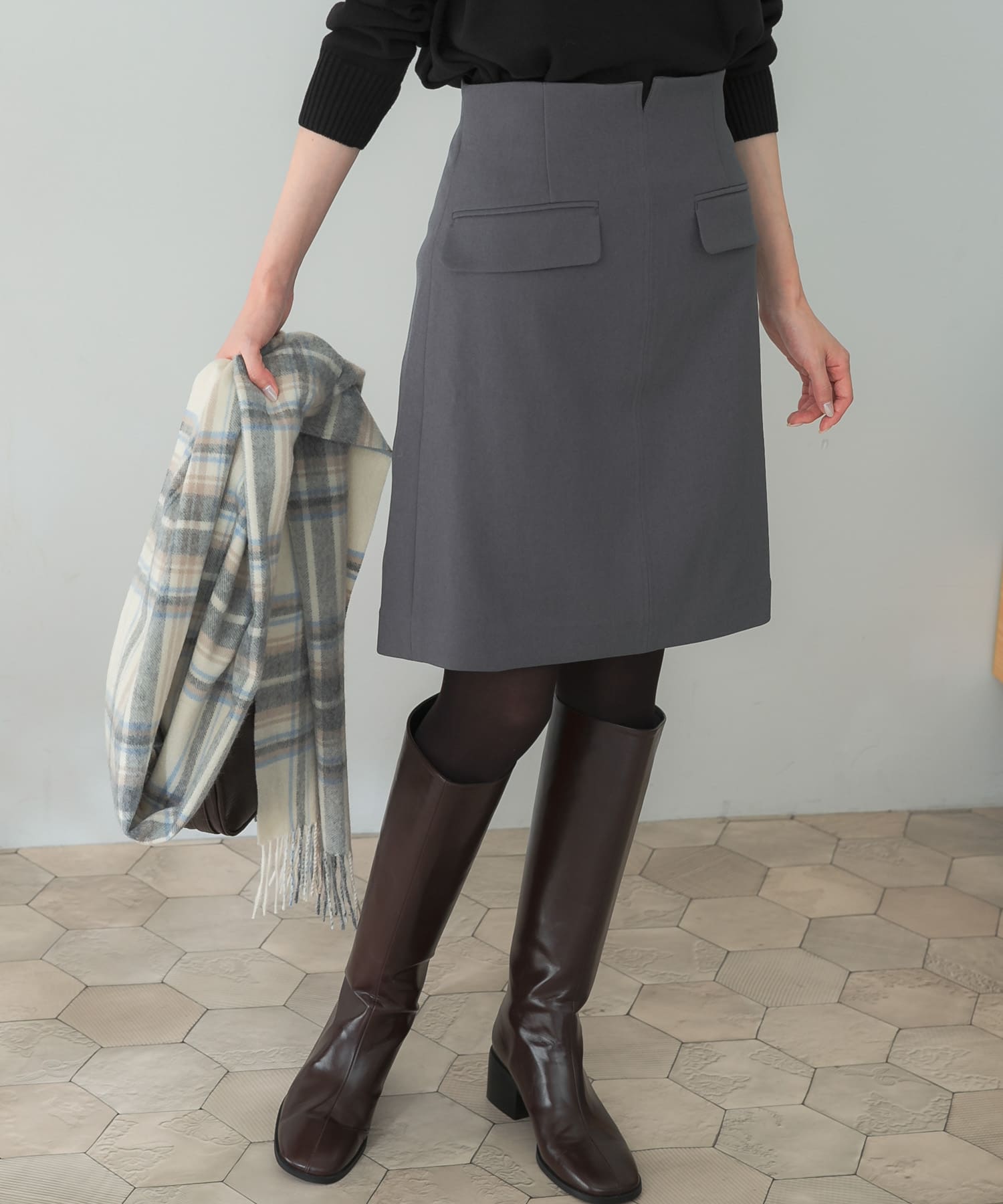 GRAY