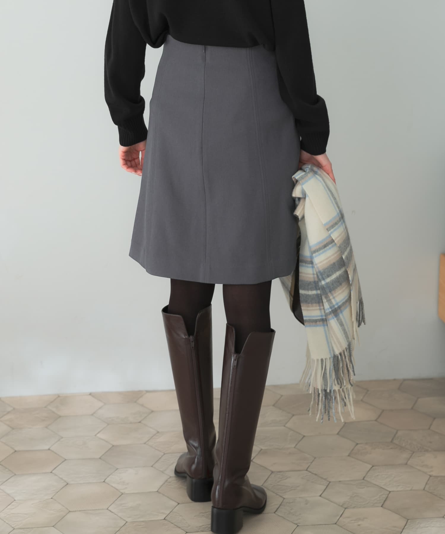 GRAY