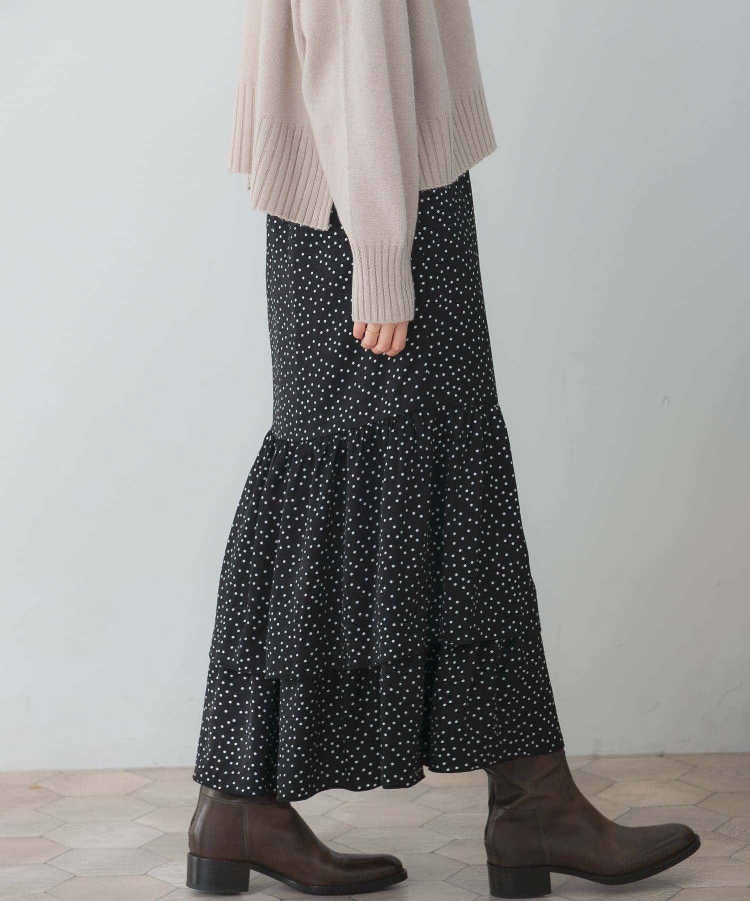 BLACK DOT