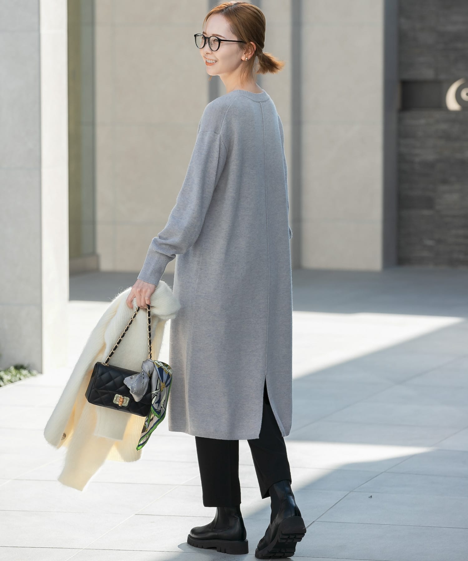 GRAY