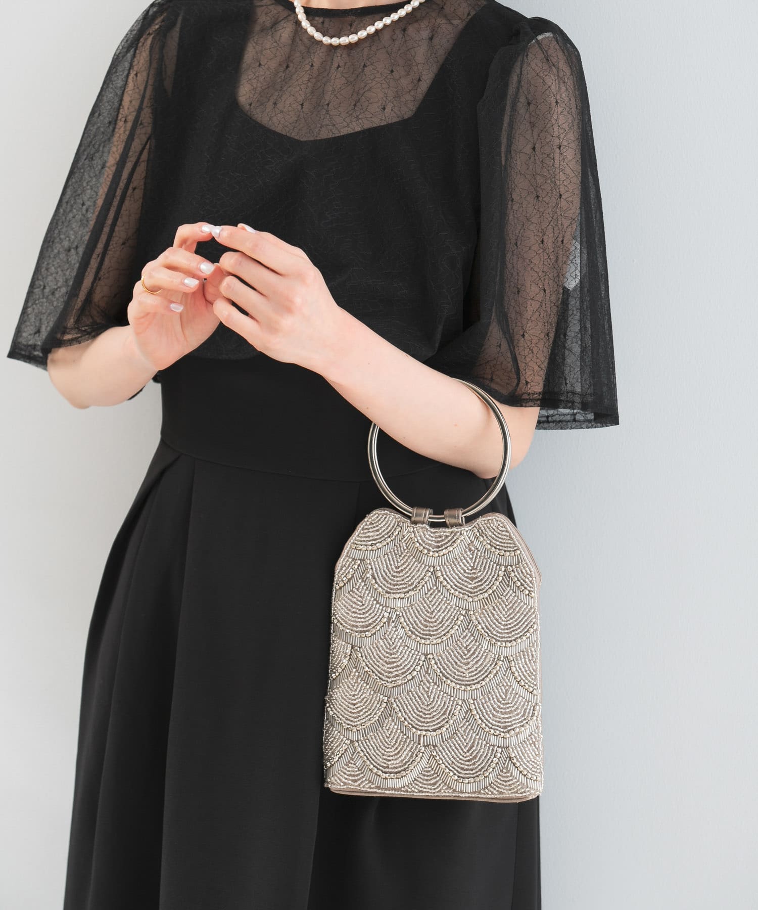 【美品】2WAY仕様リングハンドルビジューバッグ 2WAY リング ハンドル ビジュー バッグ 結婚式 お呼ばれ