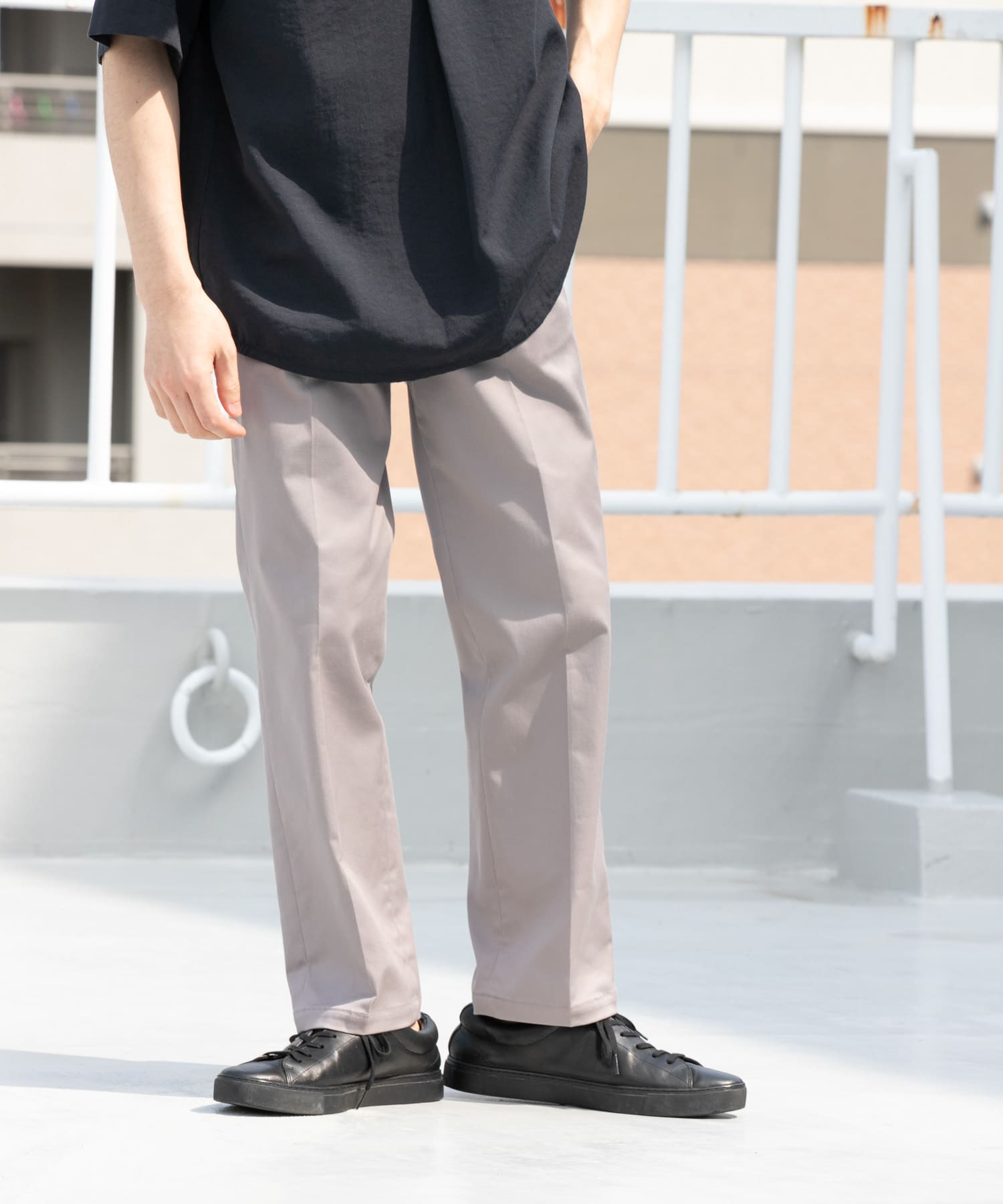 GRAY