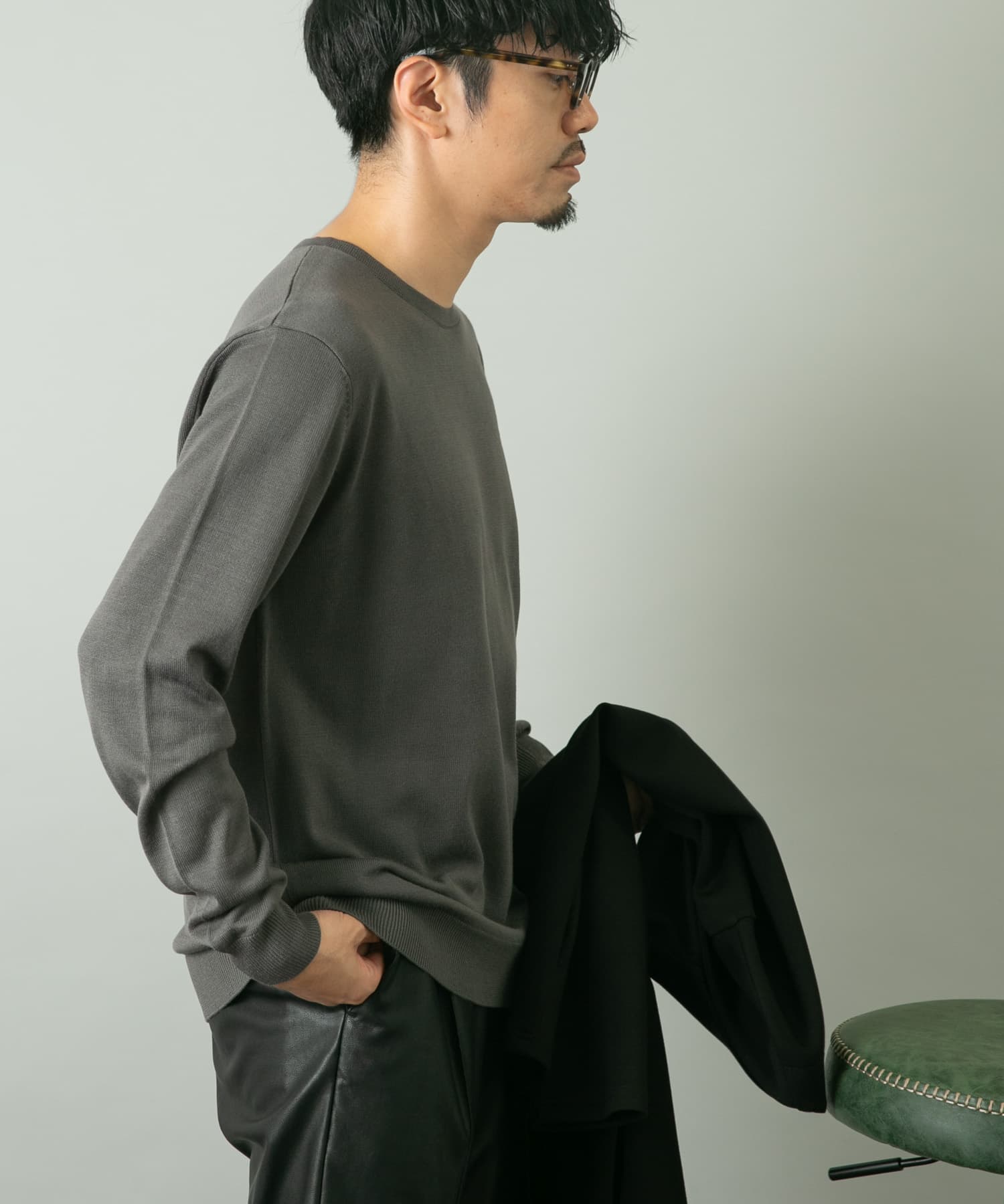 GRAY
