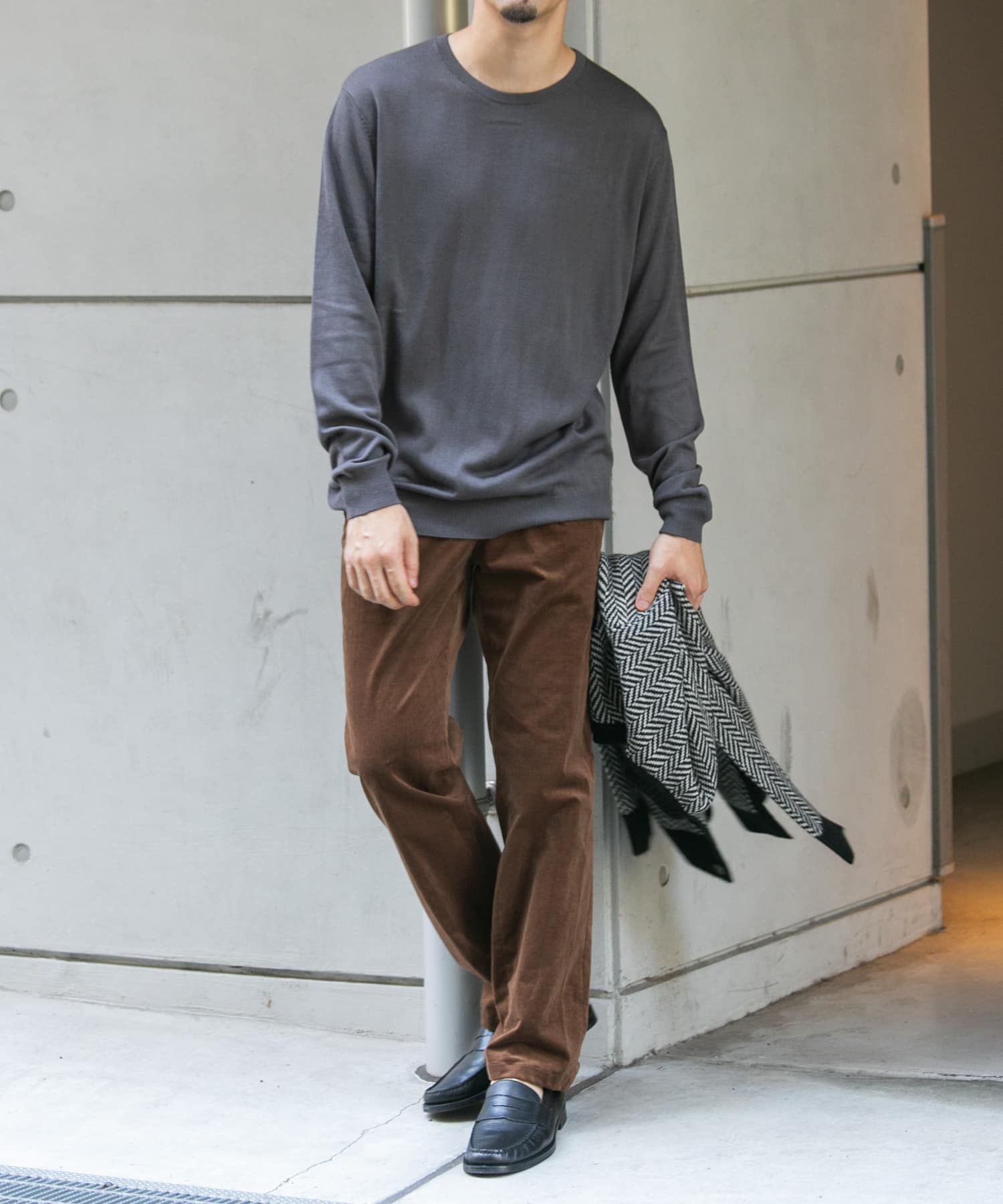GRAY