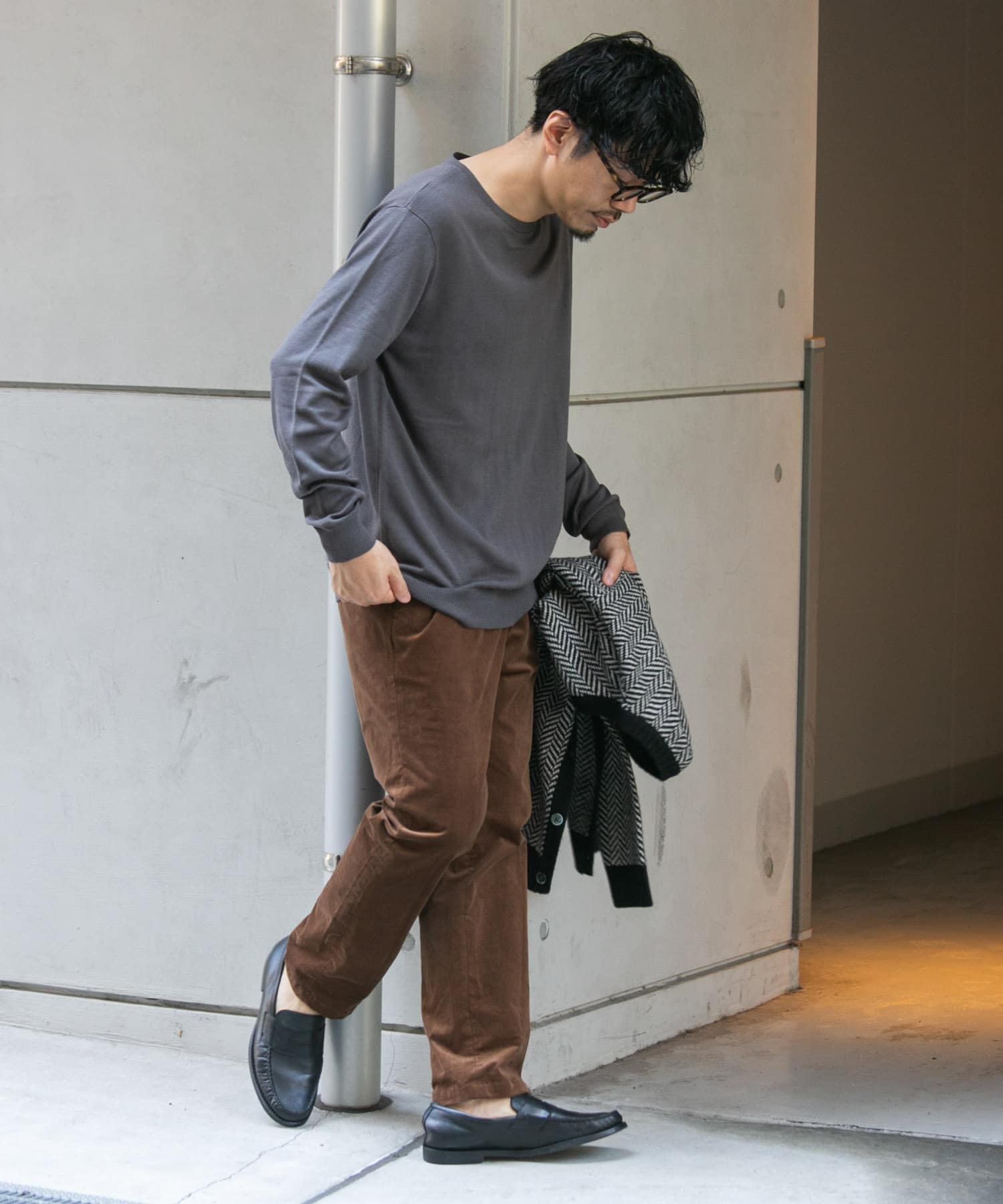GRAY