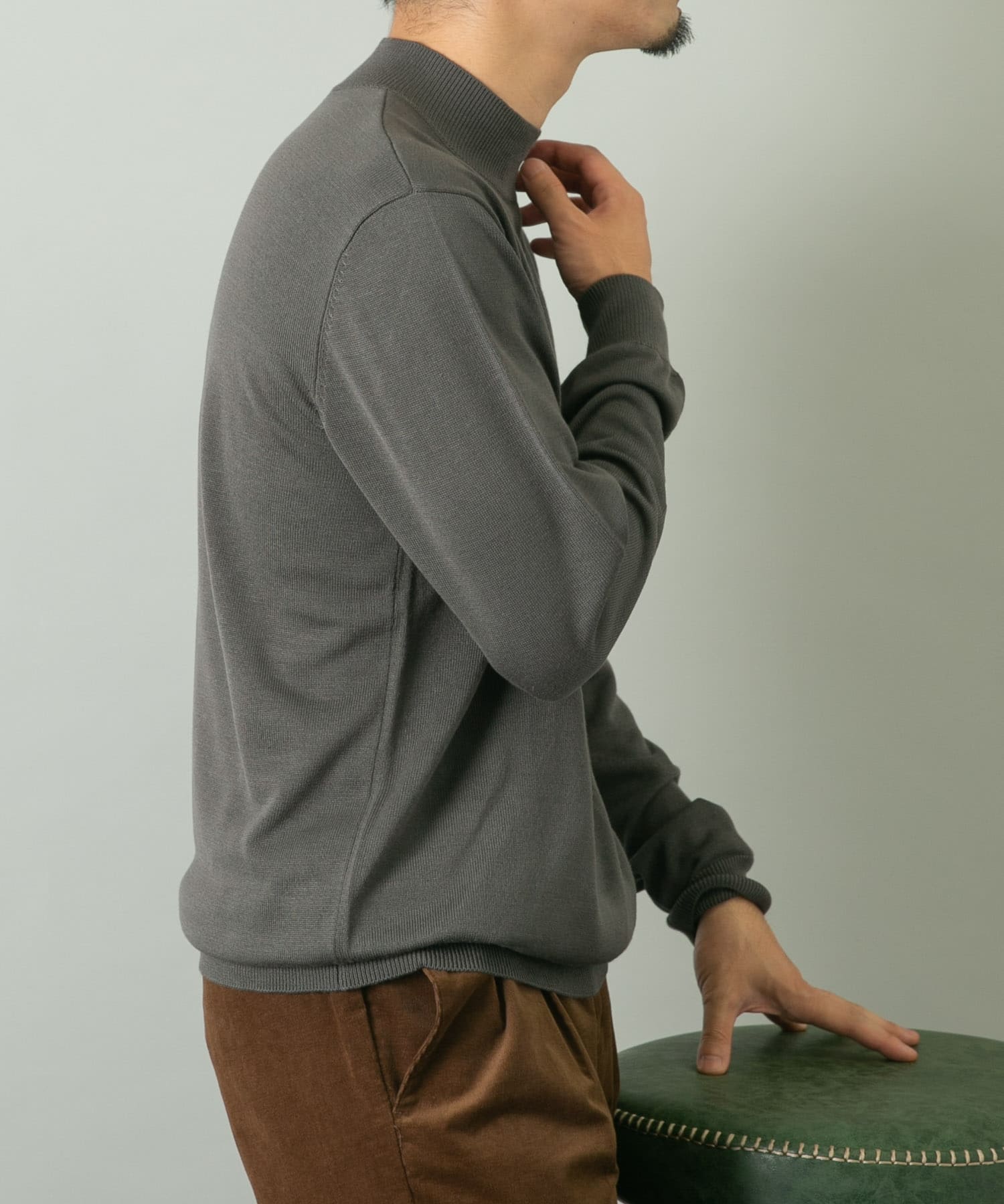 GRAY